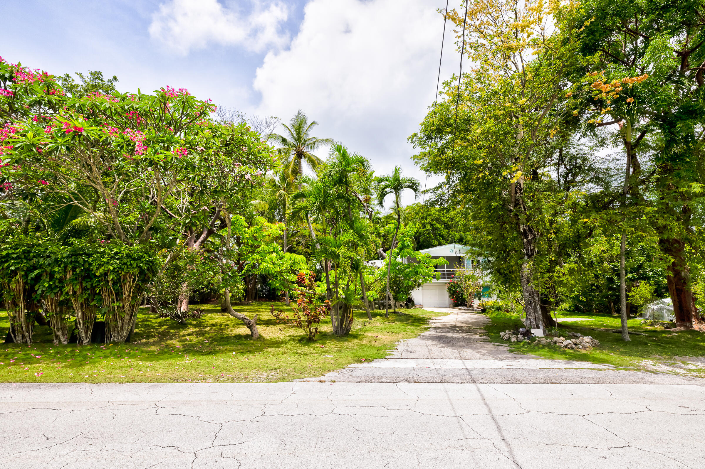 132 E Shore Drive Property Photo 1