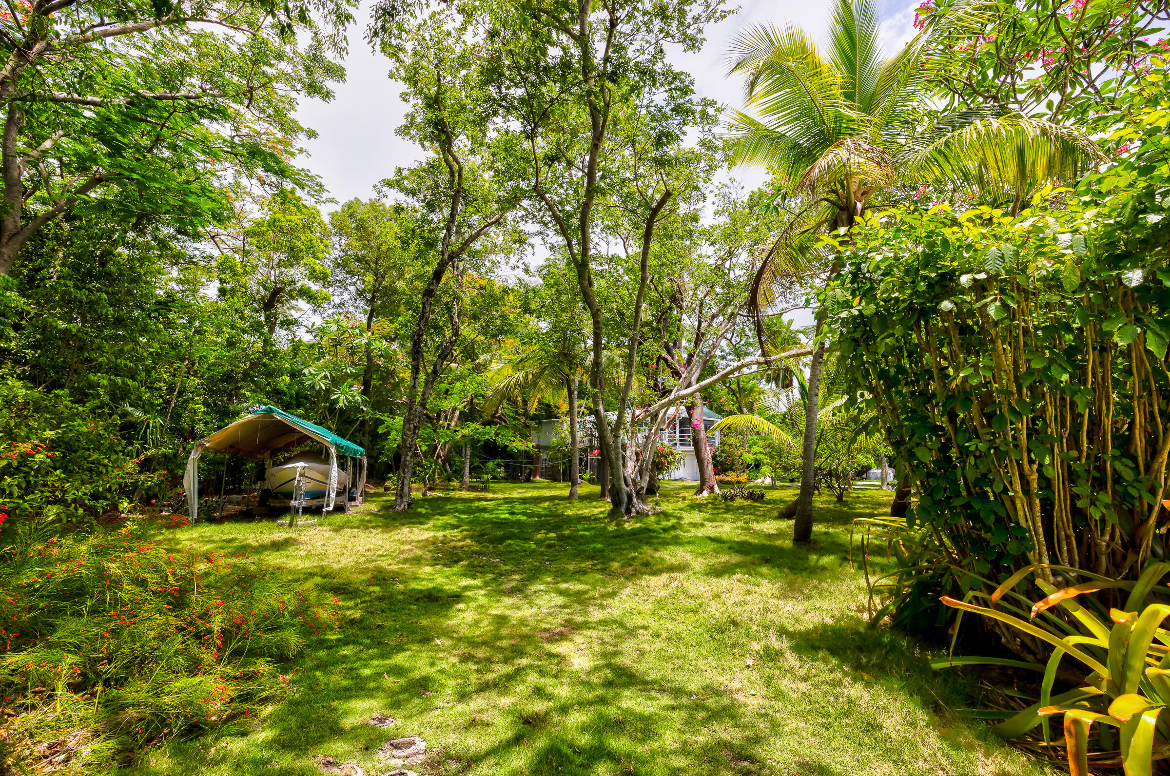 132 E Shore Drive Property Photo 3
