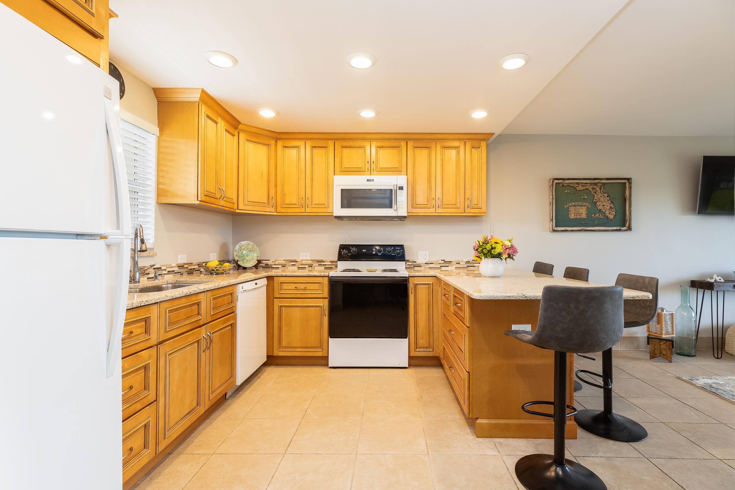 200 Wrenn Street, 404 Property Photo 5