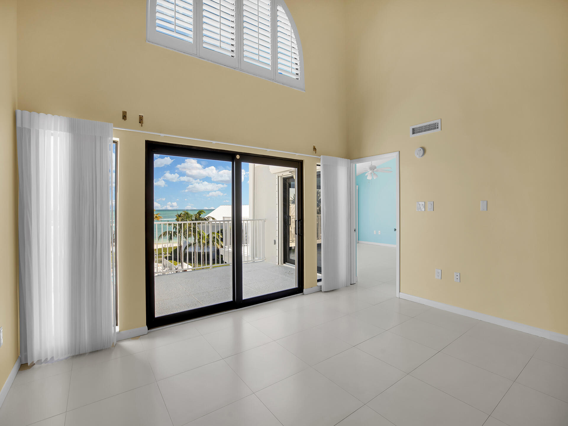 799 W Ocean Drive, 304 Property Photo 8