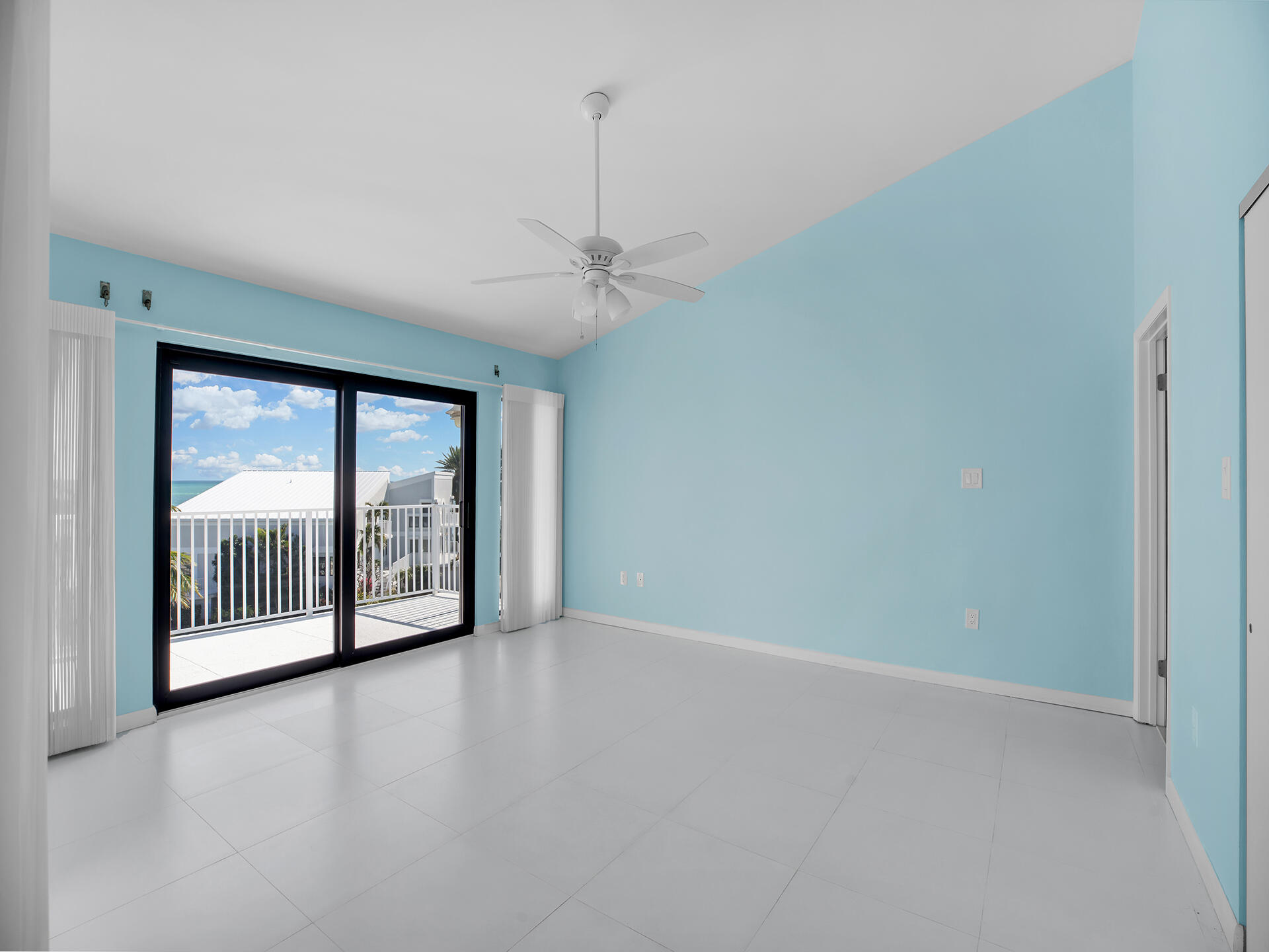799 W Ocean Drive, 304 Property Photo 16