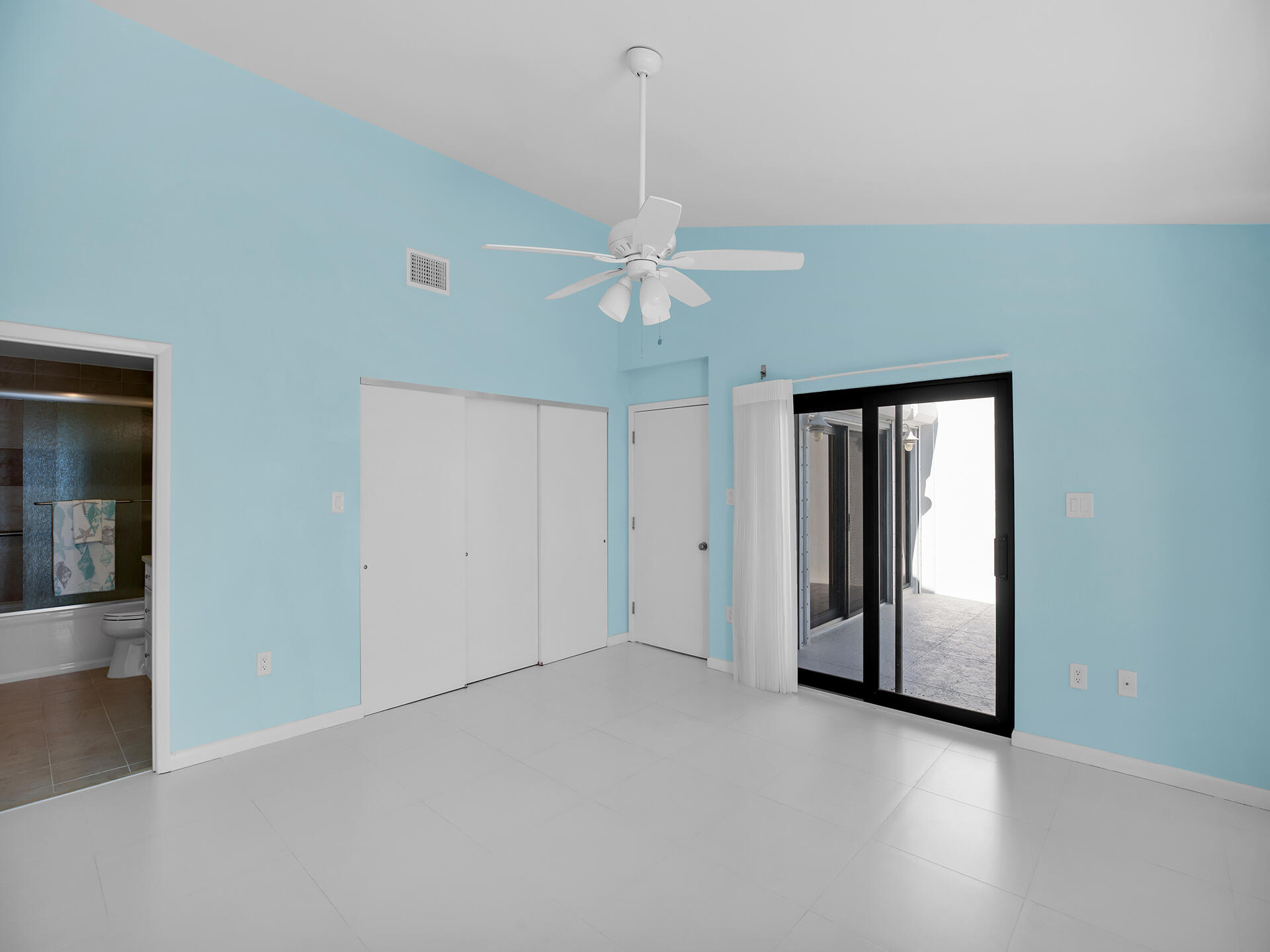 799 W Ocean Drive, 304 Property Photo 17