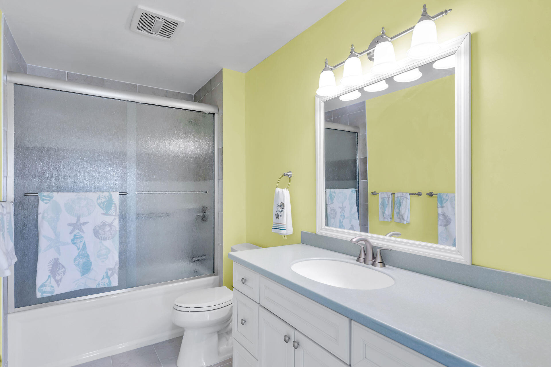 799 W Ocean Drive, 304 Property Photo 18