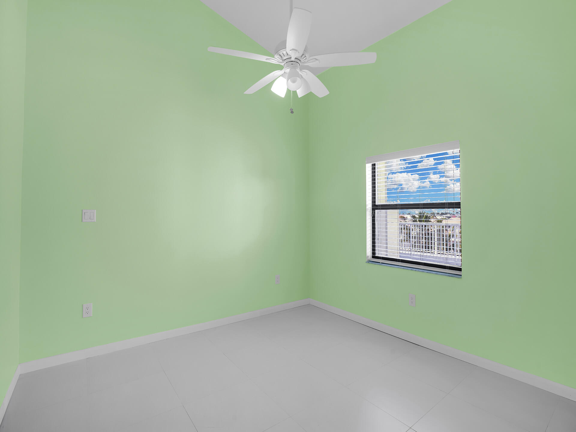 799 W Ocean Drive, 304 Property Photo 20
