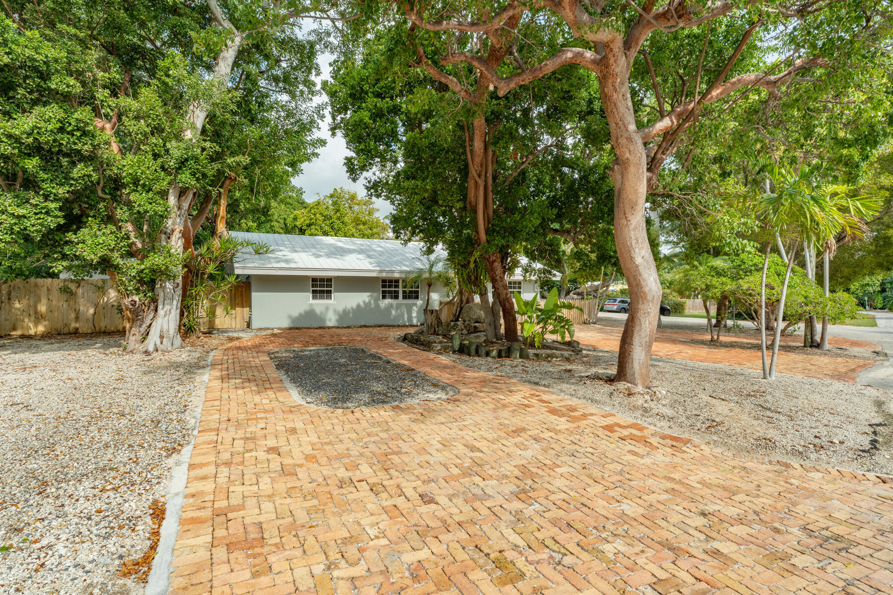 273 Hibiscus Street Property Photo 1