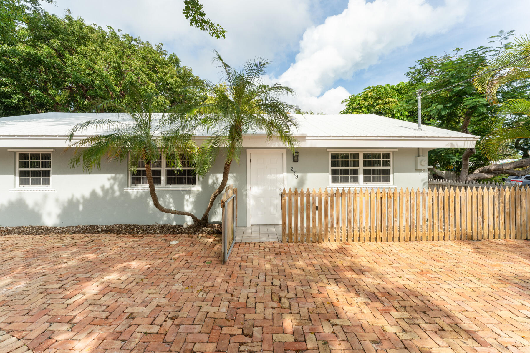 273 Hibiscus Street Property Photo 2