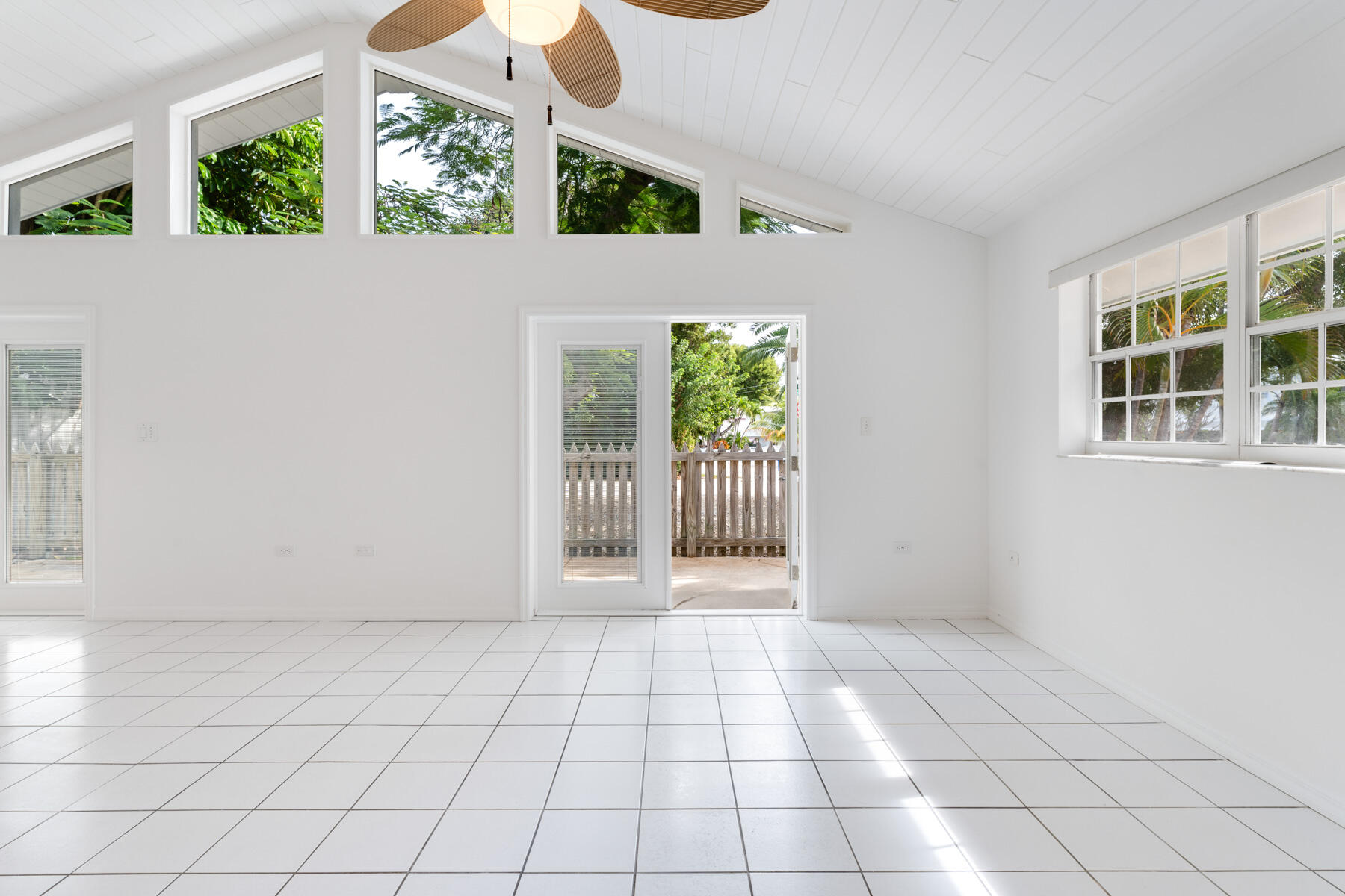 273 Hibiscus Street Property Photo 9