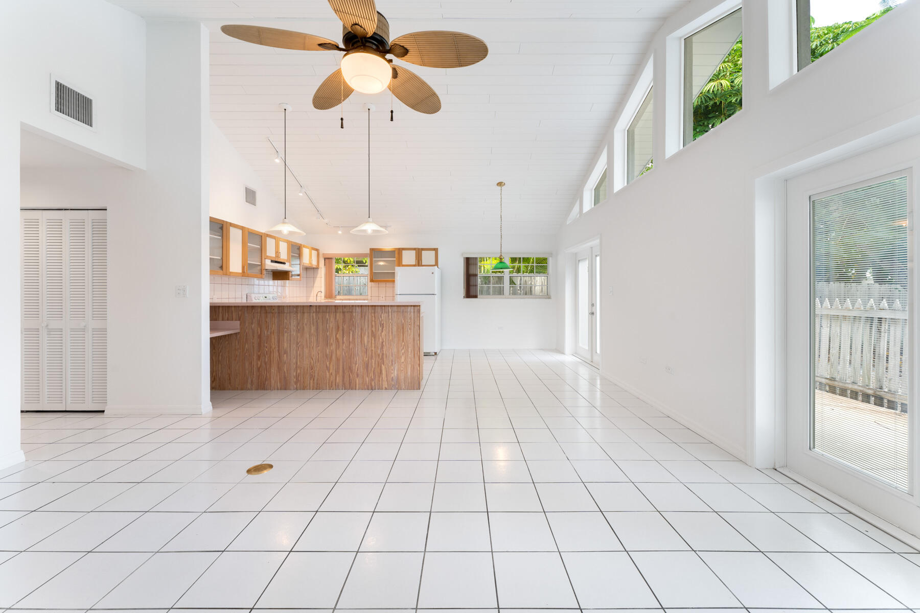 273 Hibiscus Street Property Photo 11