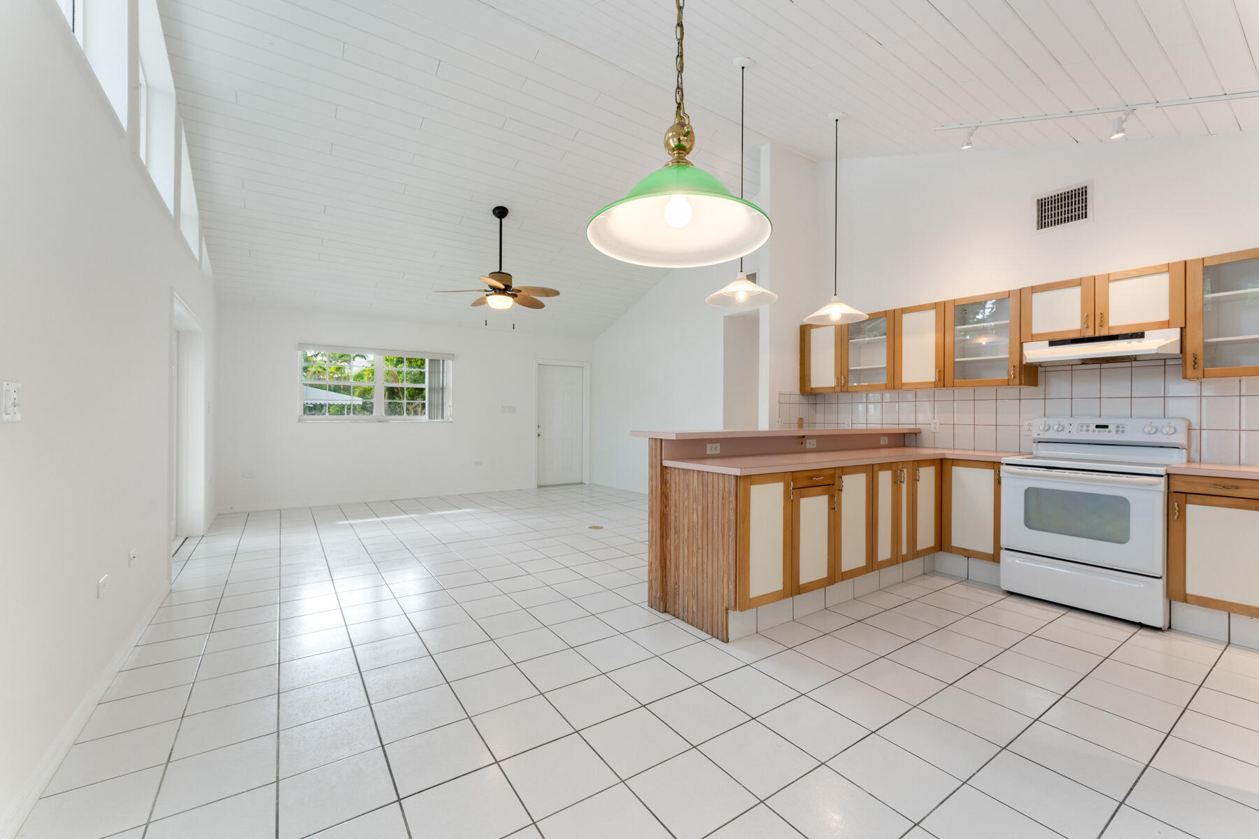 273 Hibiscus Street Property Photo 14