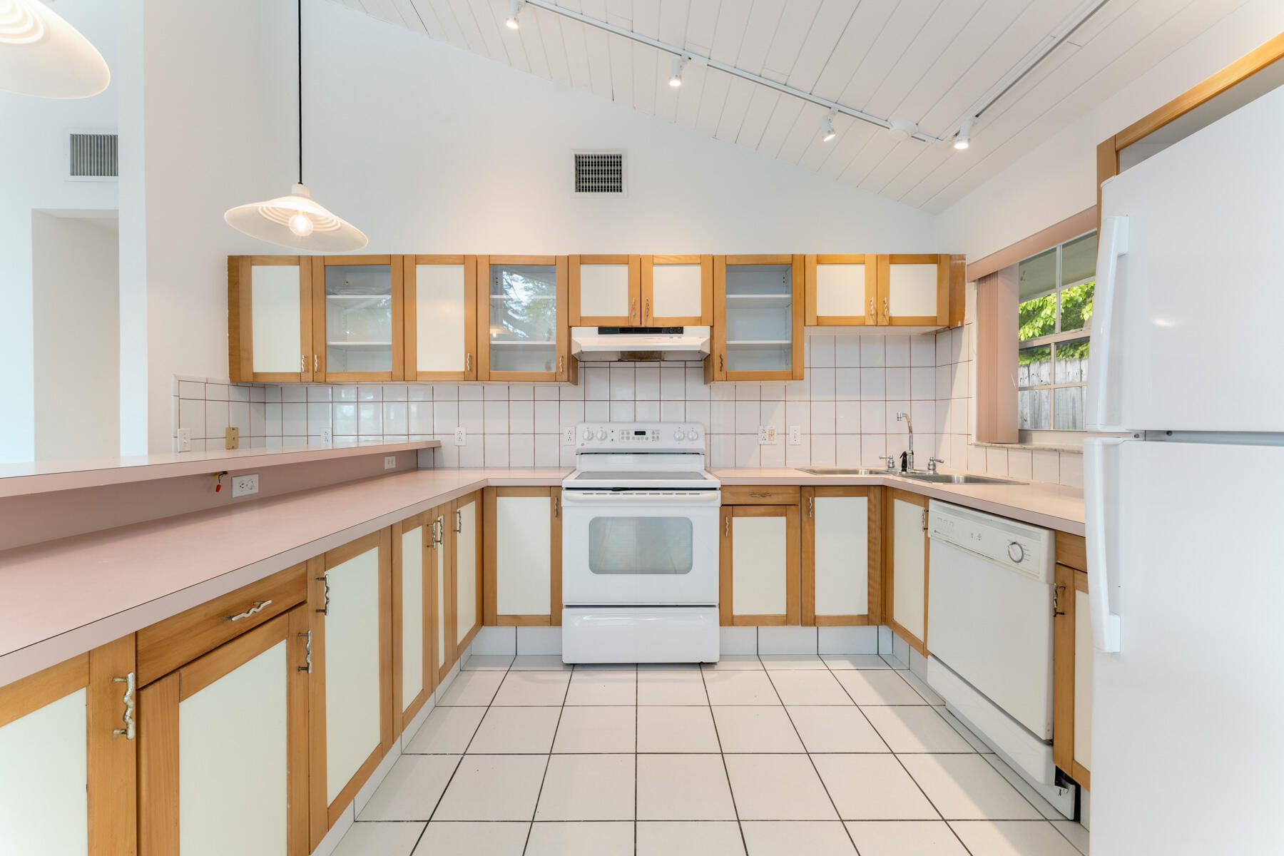 273 Hibiscus Street Property Photo 15
