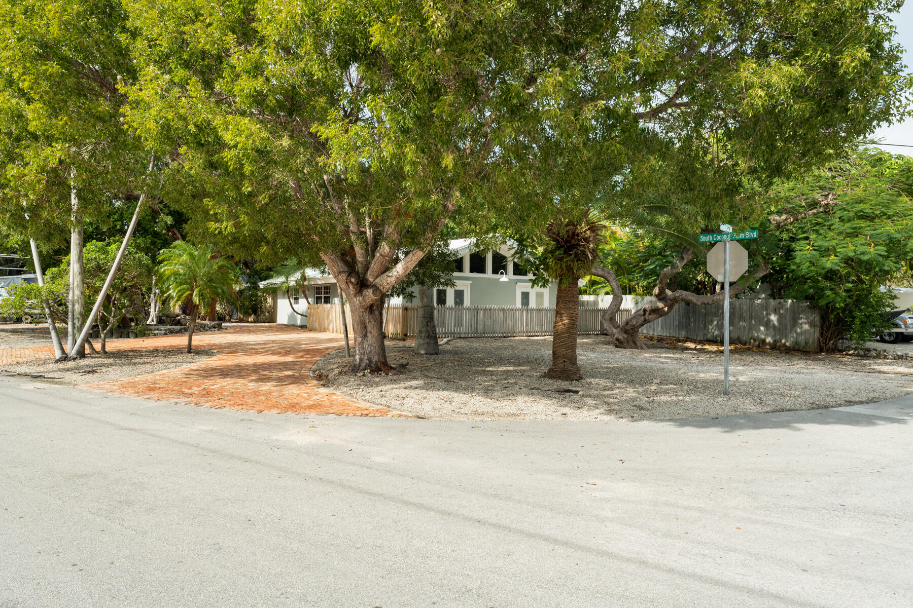 273 Hibiscus Street Property Photo 33