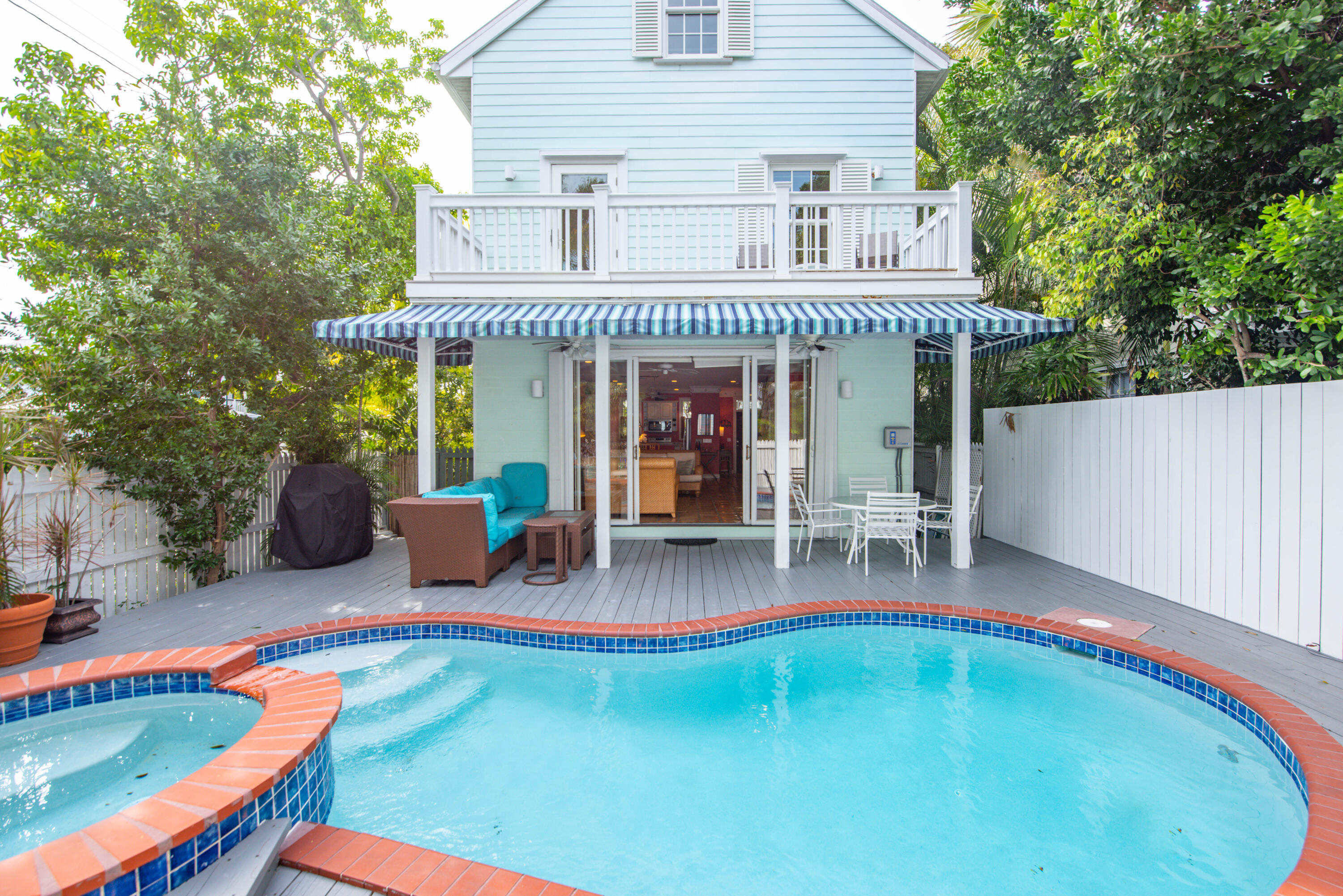 1223 Margaret Street Property Photo 2