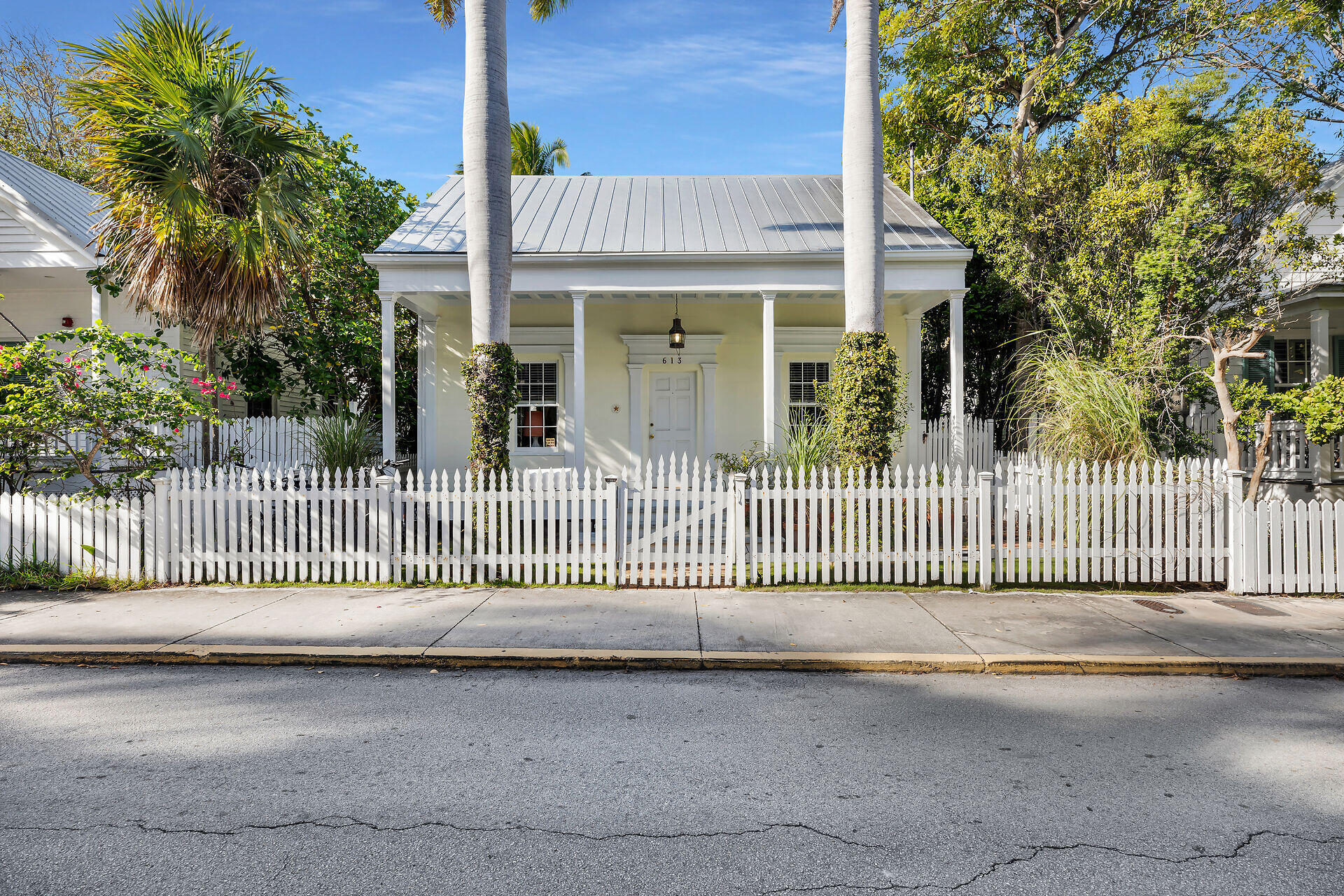 613 Olivia Street Property Photo 4