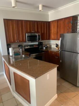 3675 S Roosevelt Boulevard, 5611 Property Photo 4