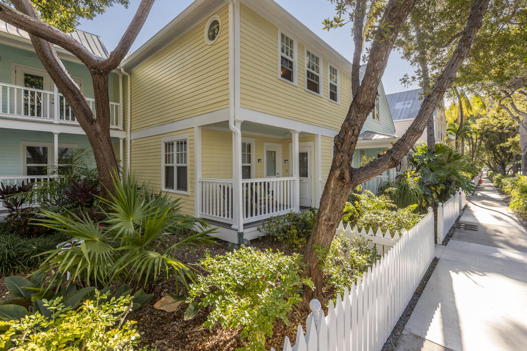 208 Southard Street, 3 Property Photo 4