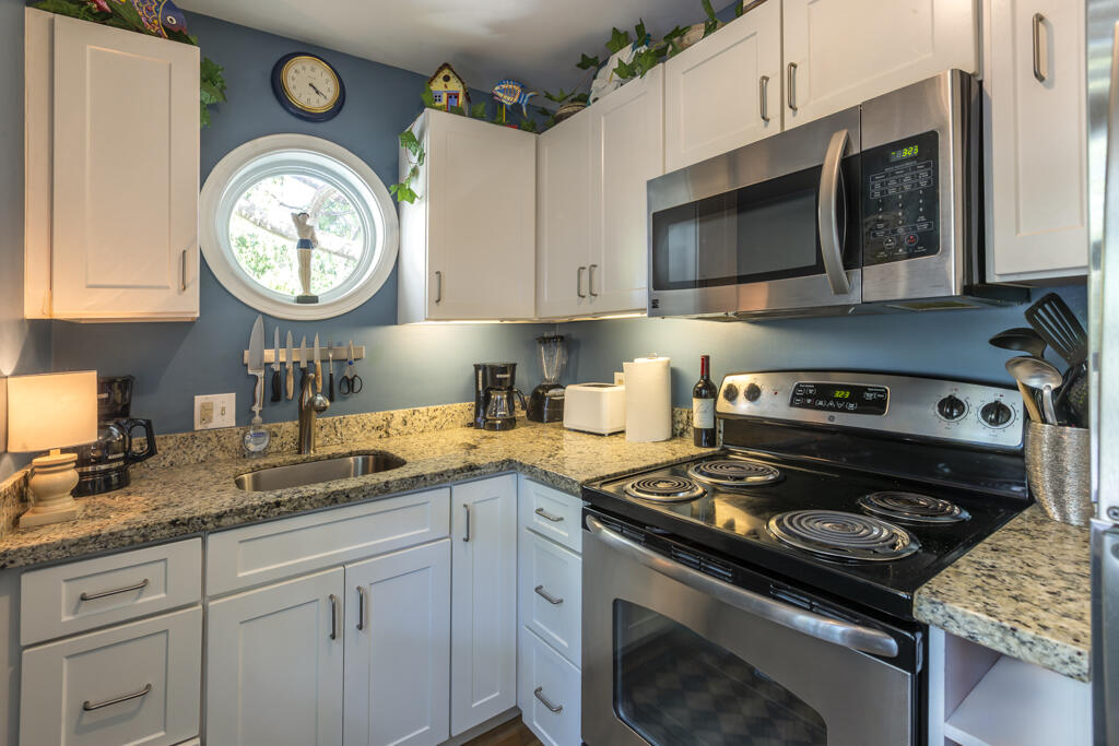 208 Southard Street, 3 Property Photo 14