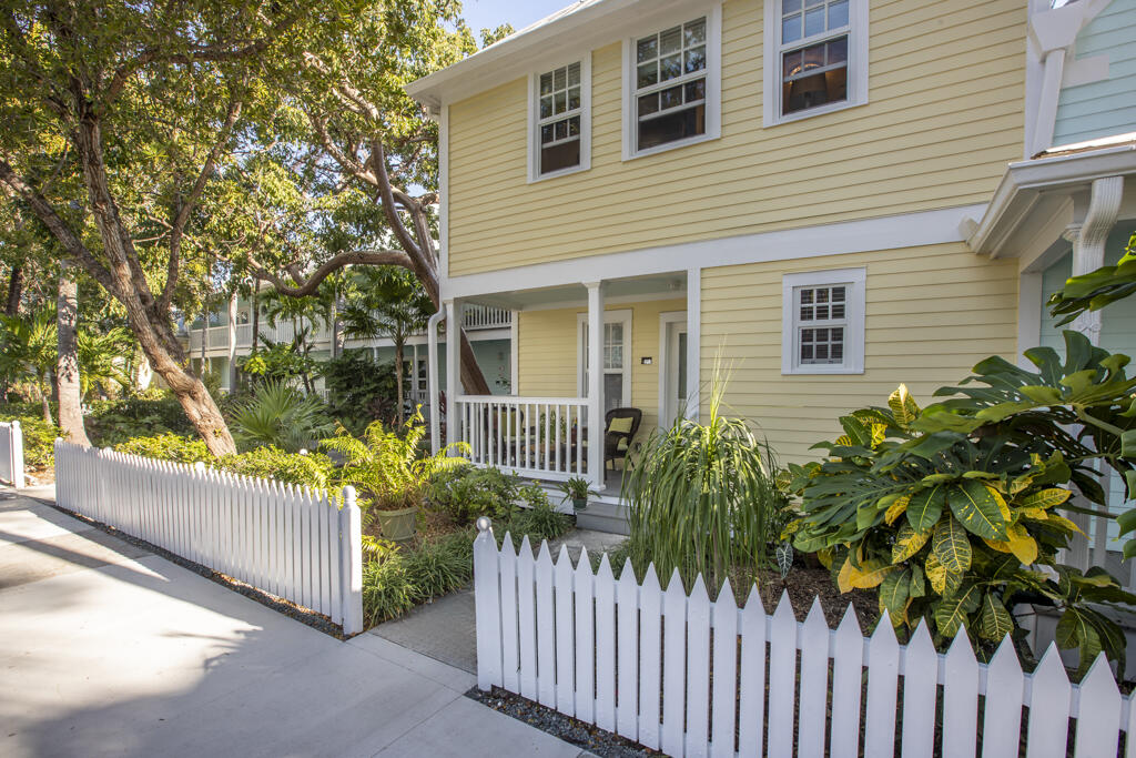 208 Southard Street, 3 Property Photo 18