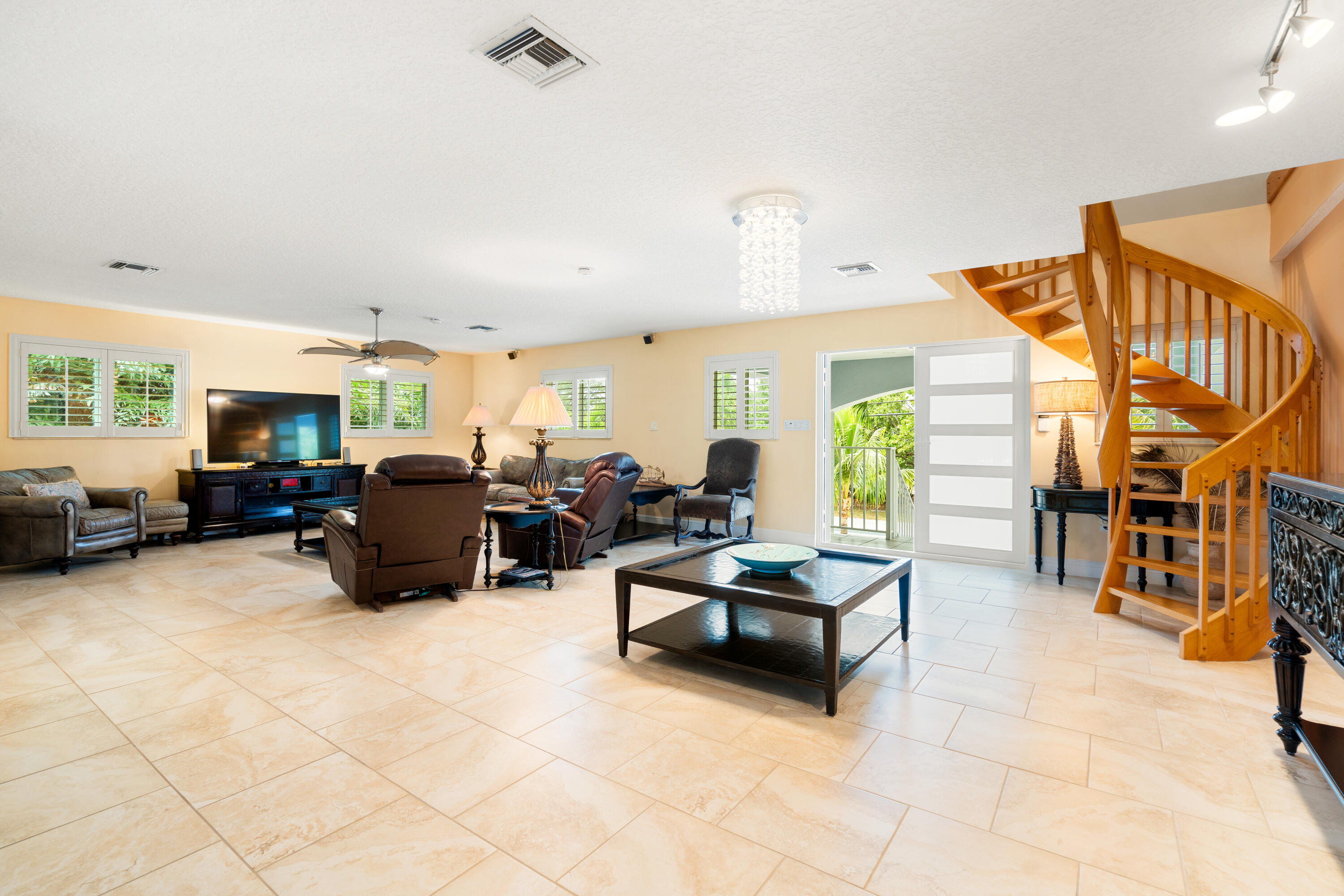 374 Bahia Avenue Property Photo 6