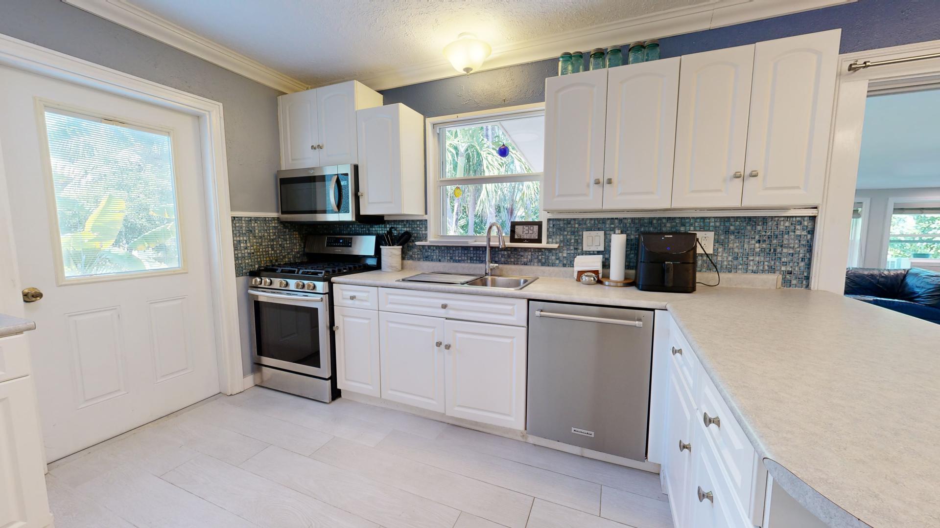 90 Marina Avenue Property Photo 3