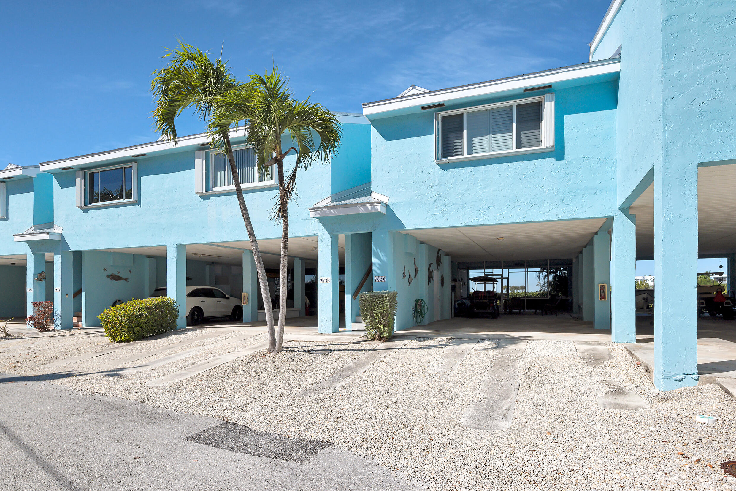 9826 Leeward Avenue Property Photo 4