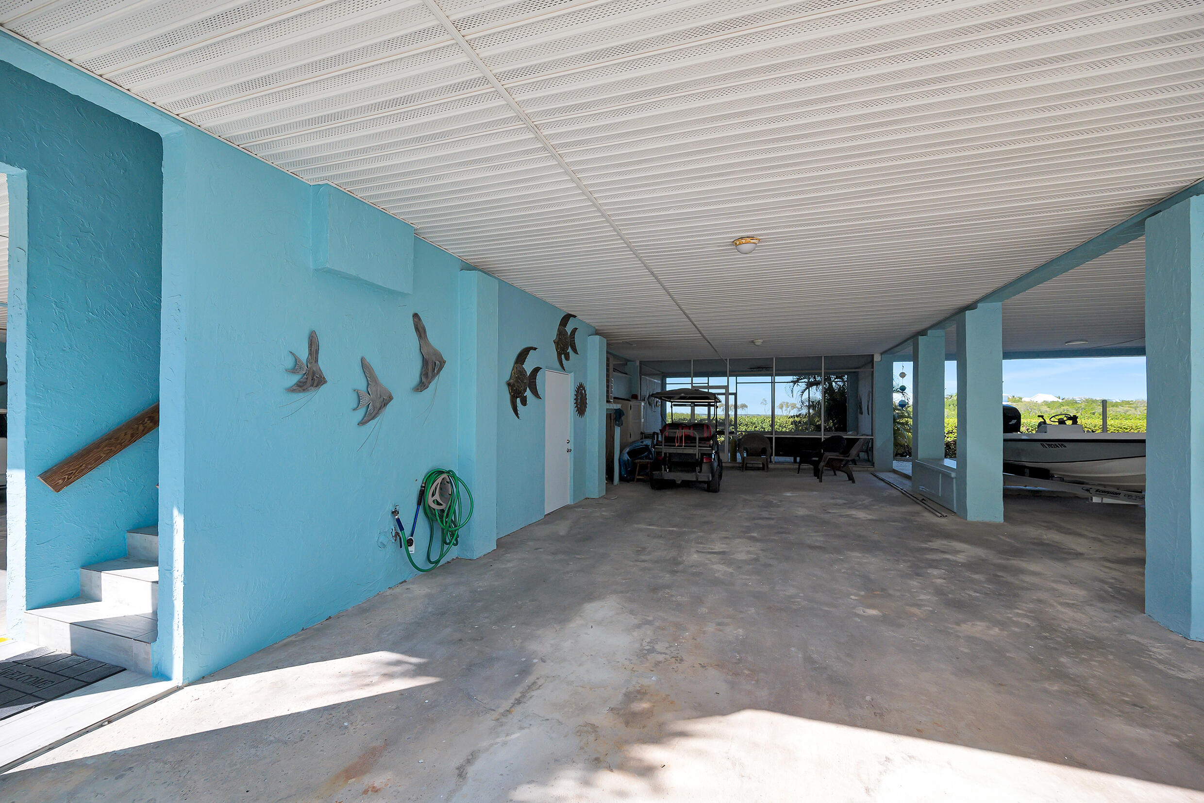 9826 Leeward Avenue Property Photo 5