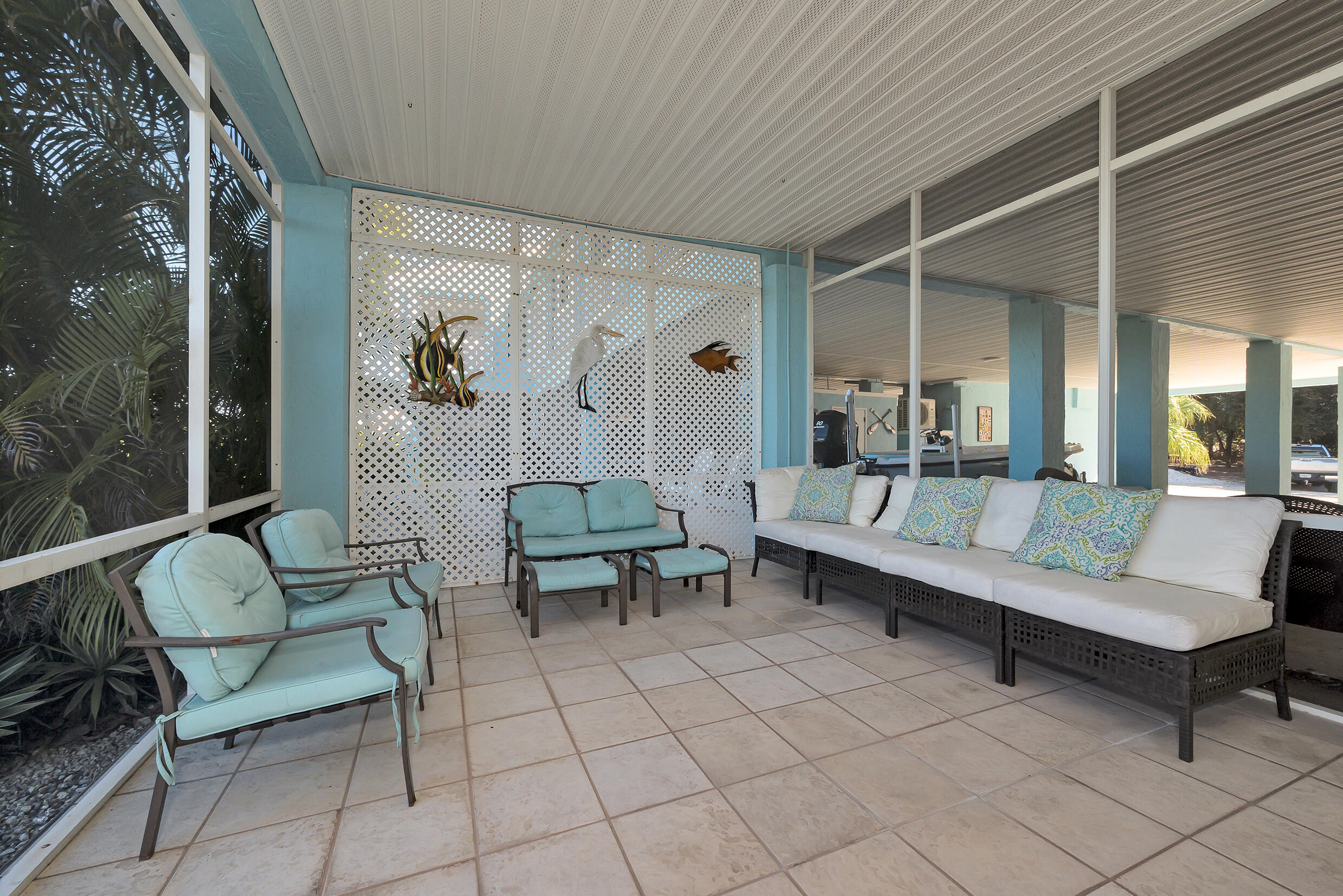 9826 Leeward Avenue Property Photo 6