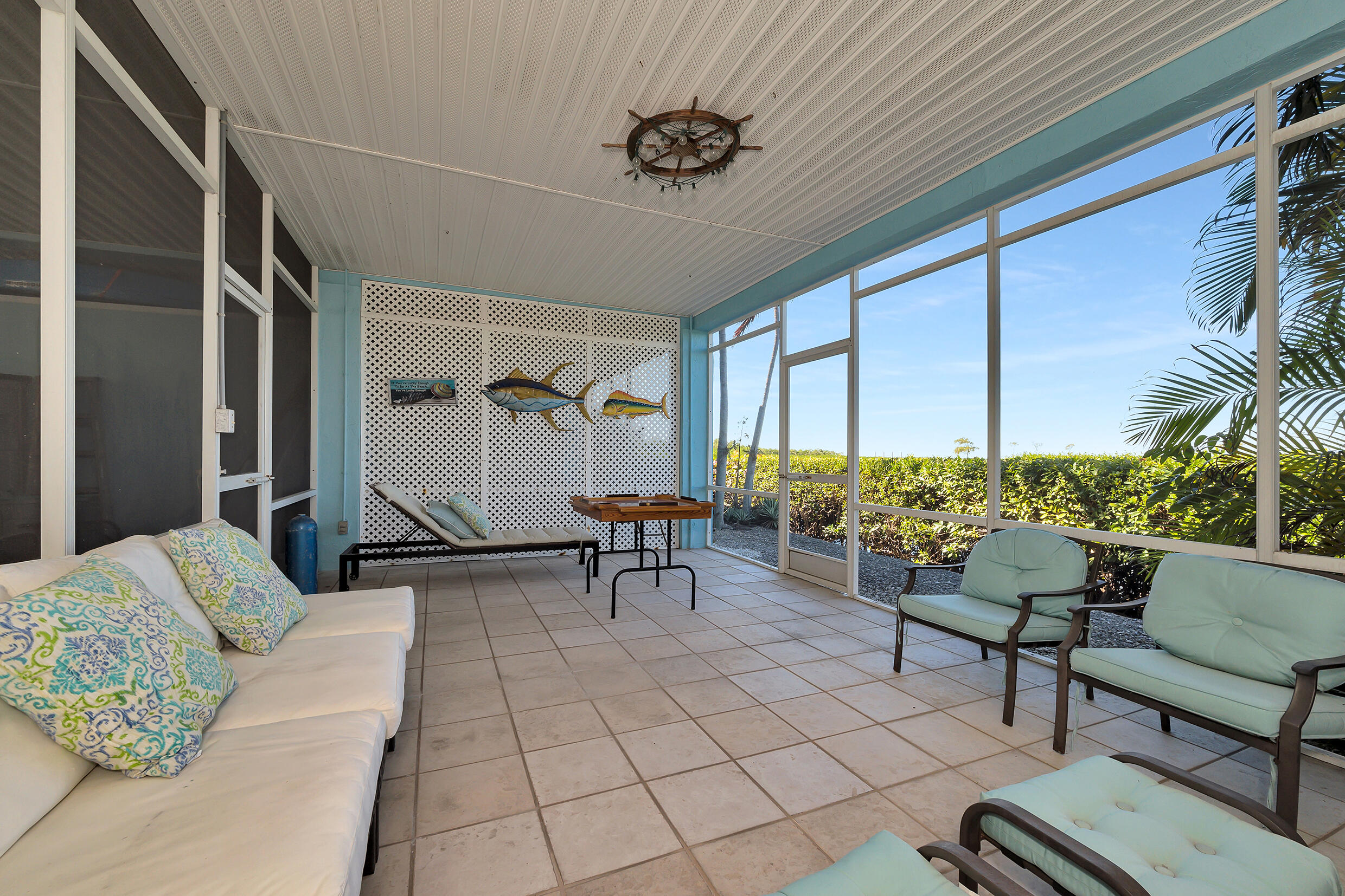 9826 Leeward Avenue Property Photo 7