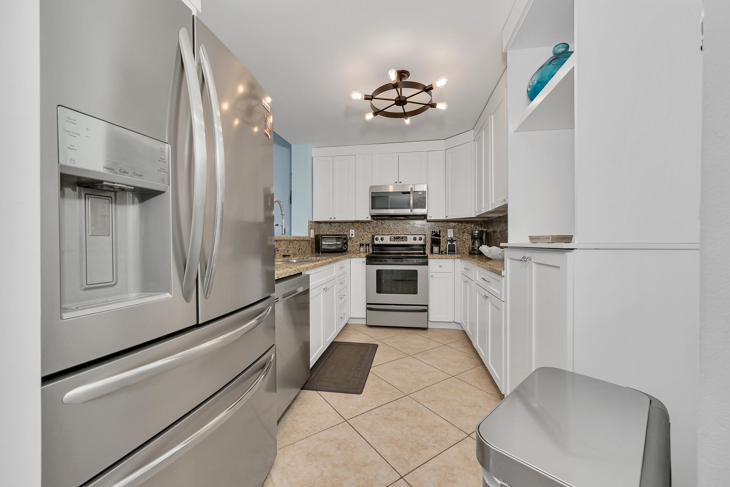 9826 Leeward Avenue Property Photo 8