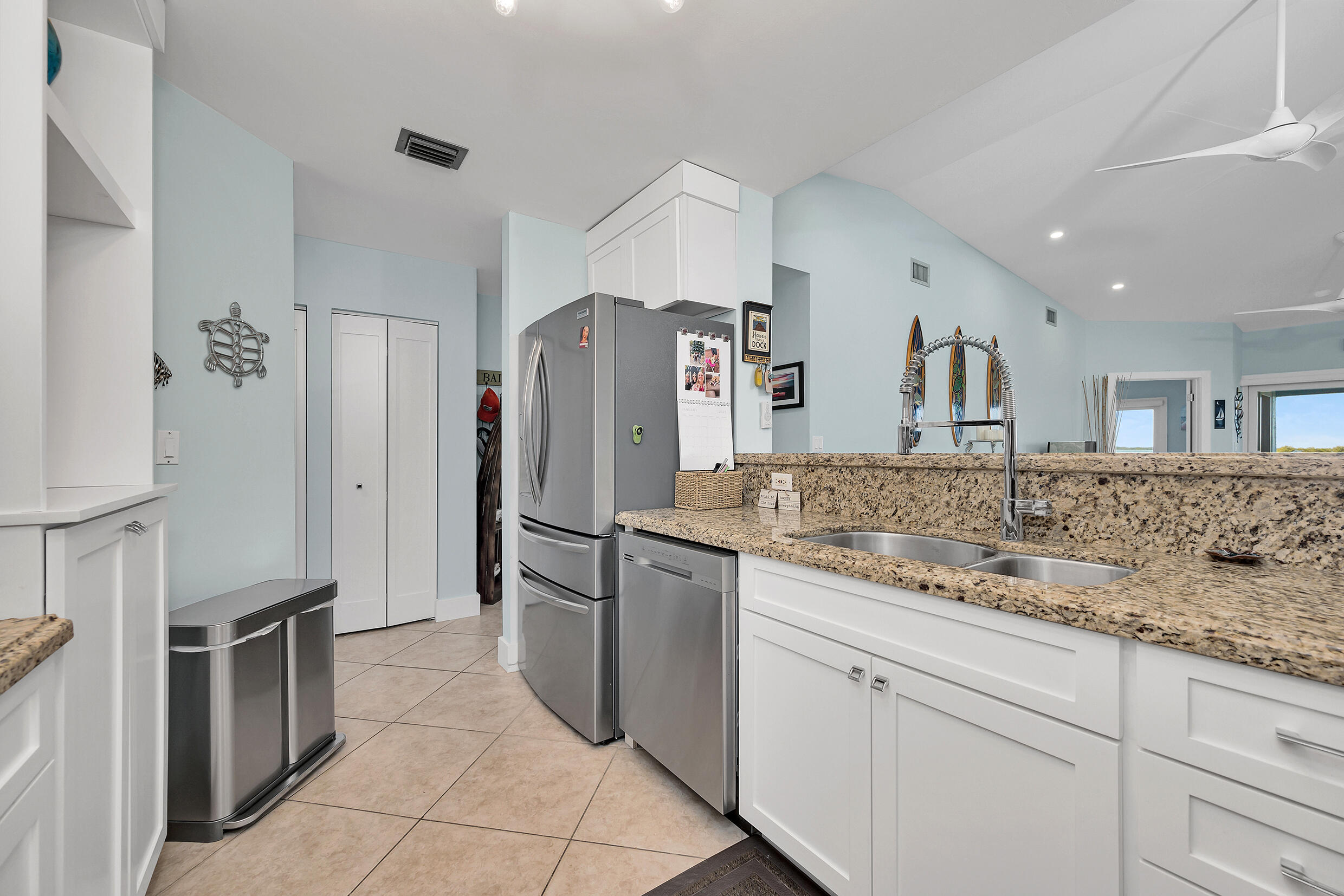 9826 Leeward Avenue Property Photo 10