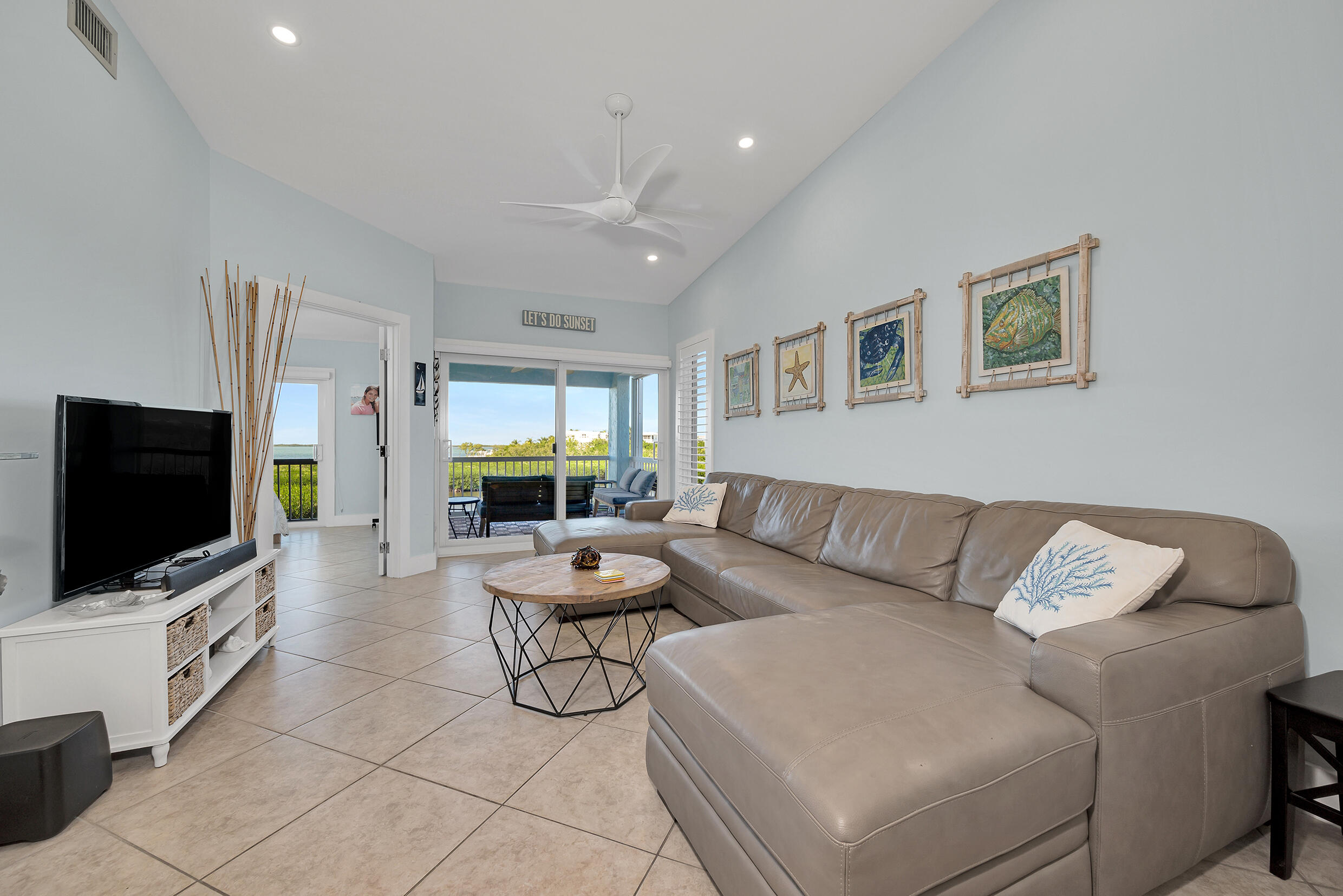 9826 Leeward Avenue Property Photo 13
