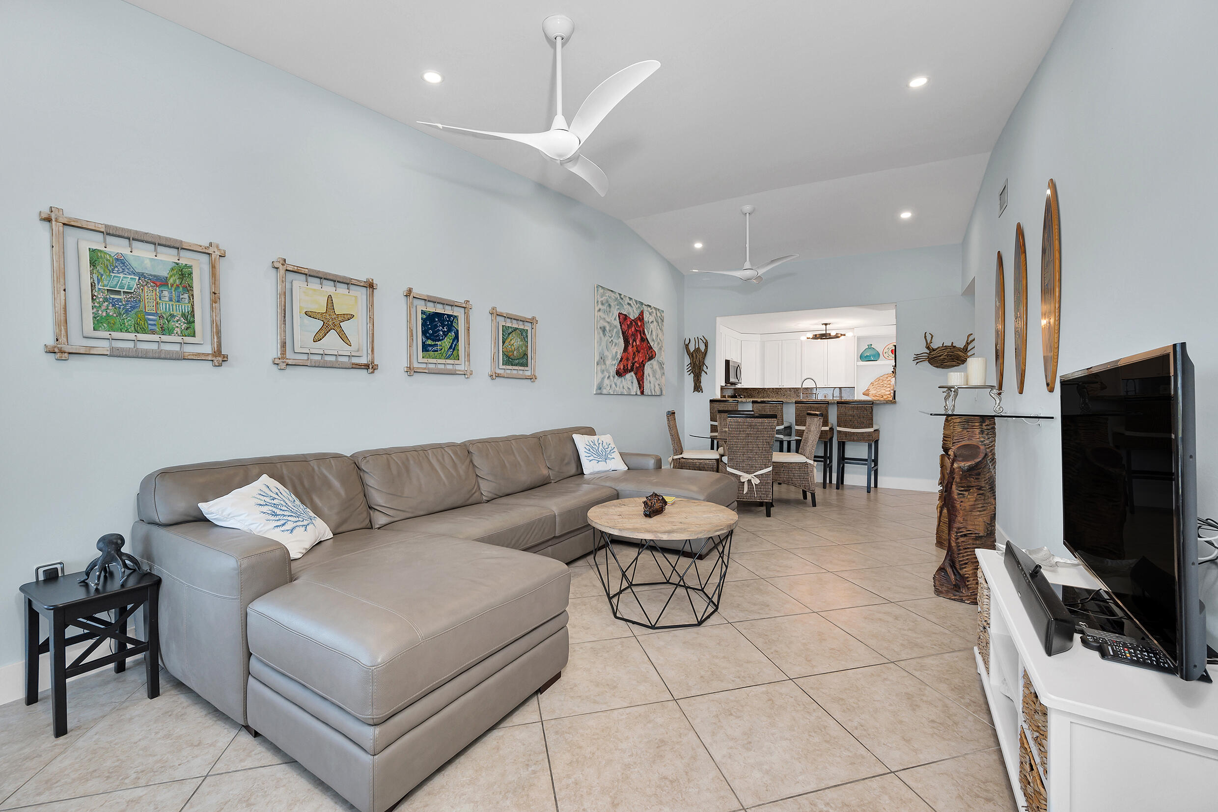 9826 Leeward Avenue Property Photo 14