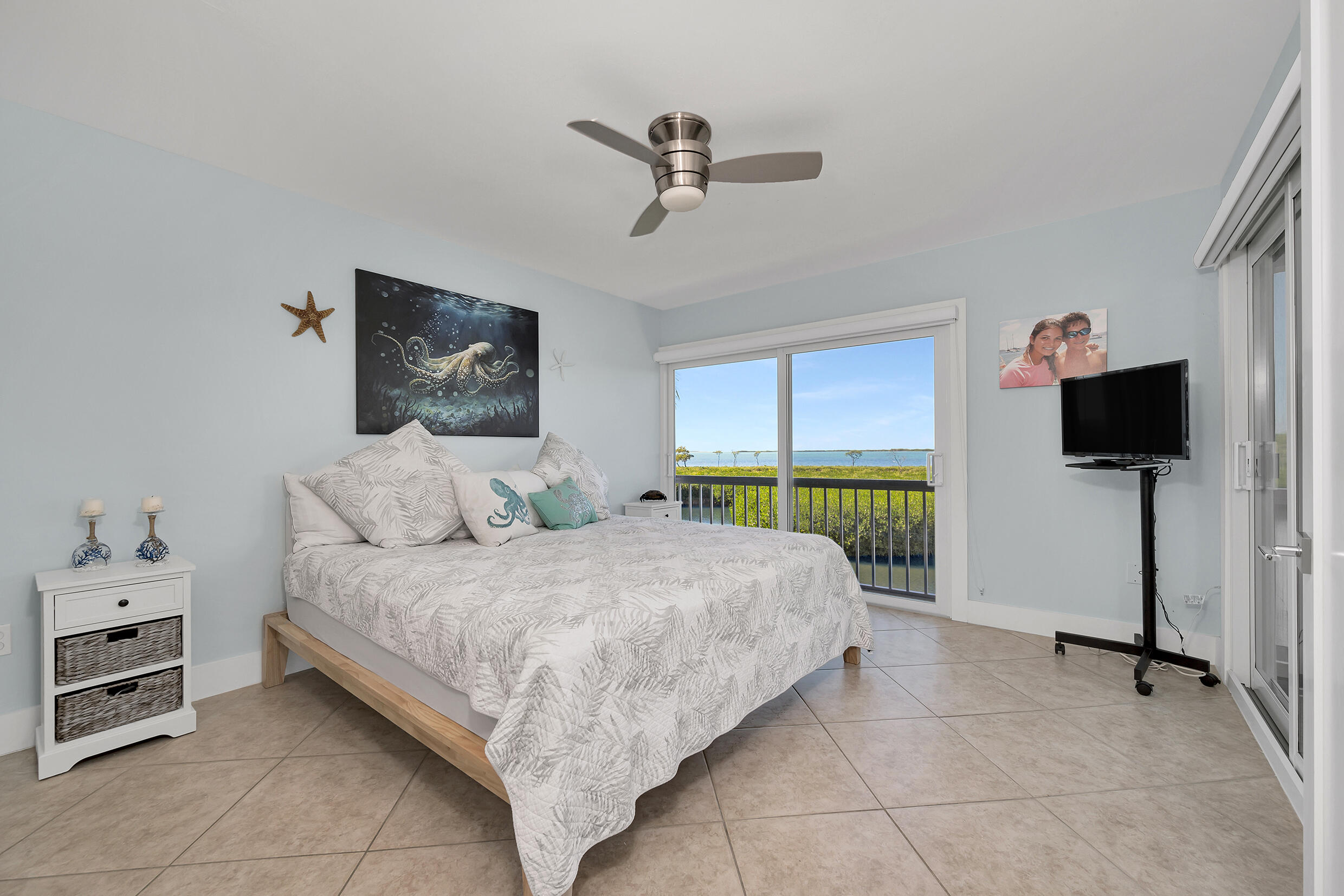 9826 Leeward Avenue Property Photo 15