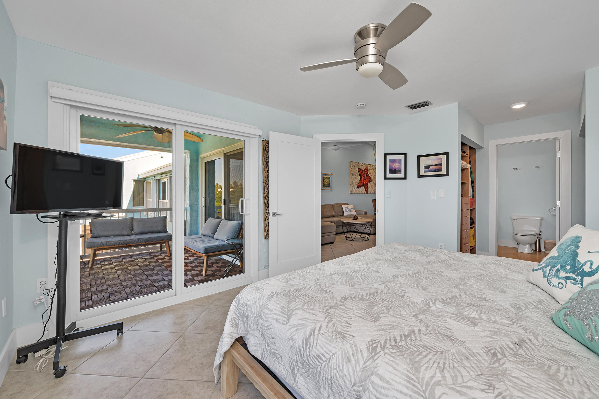 9826 Leeward Avenue Property Photo 18