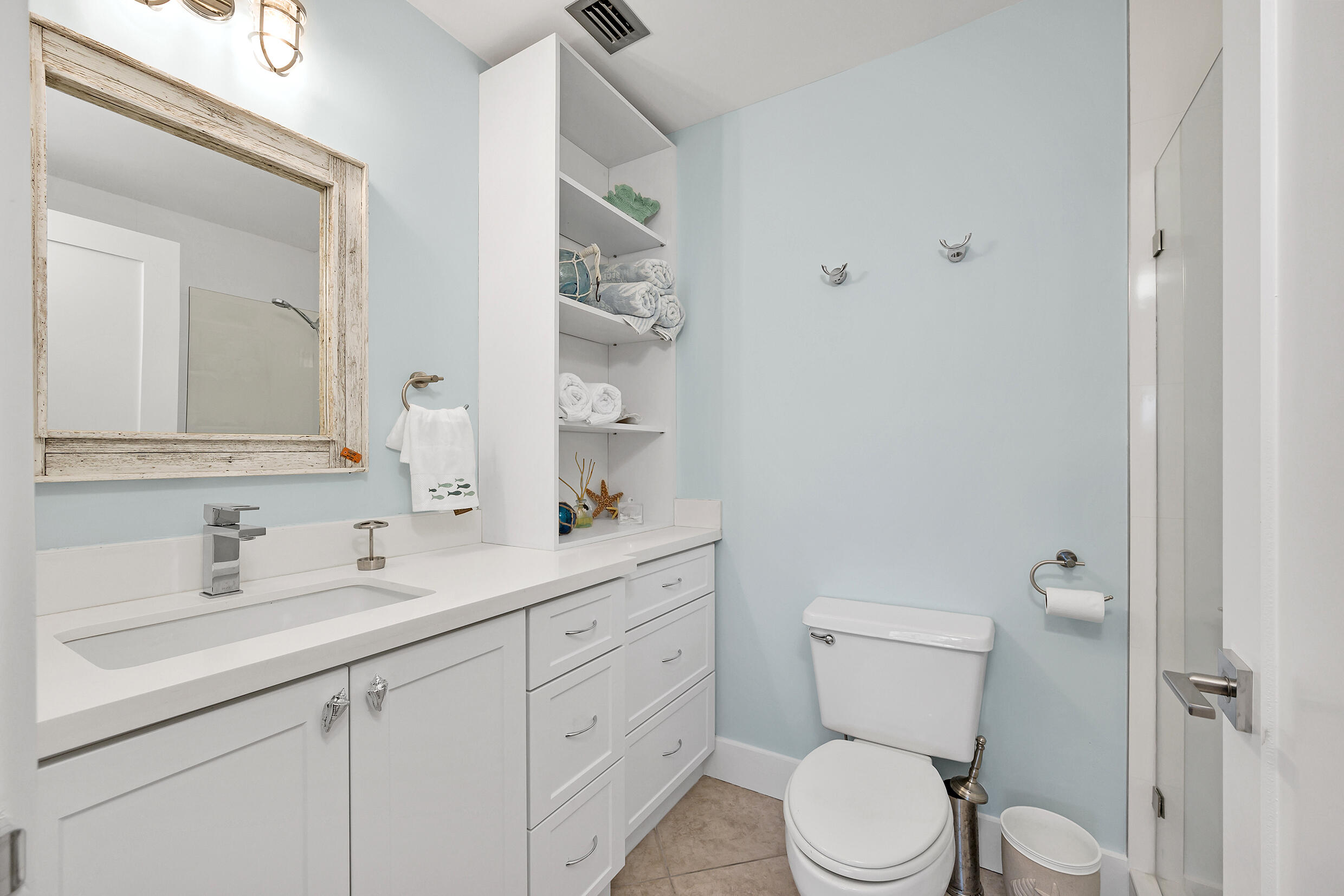9826 Leeward Avenue Property Photo 20