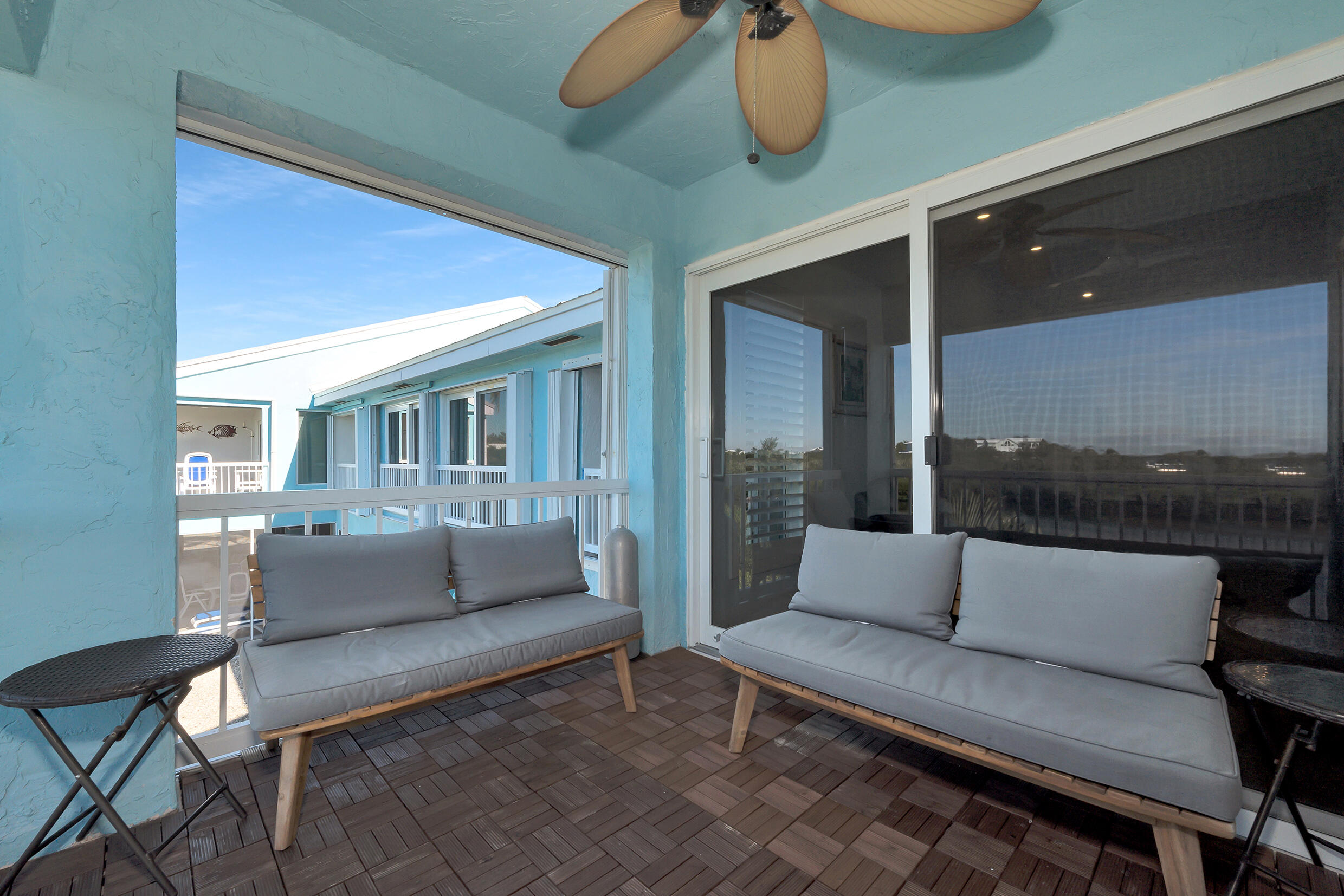 9826 Leeward Avenue Property Photo 21