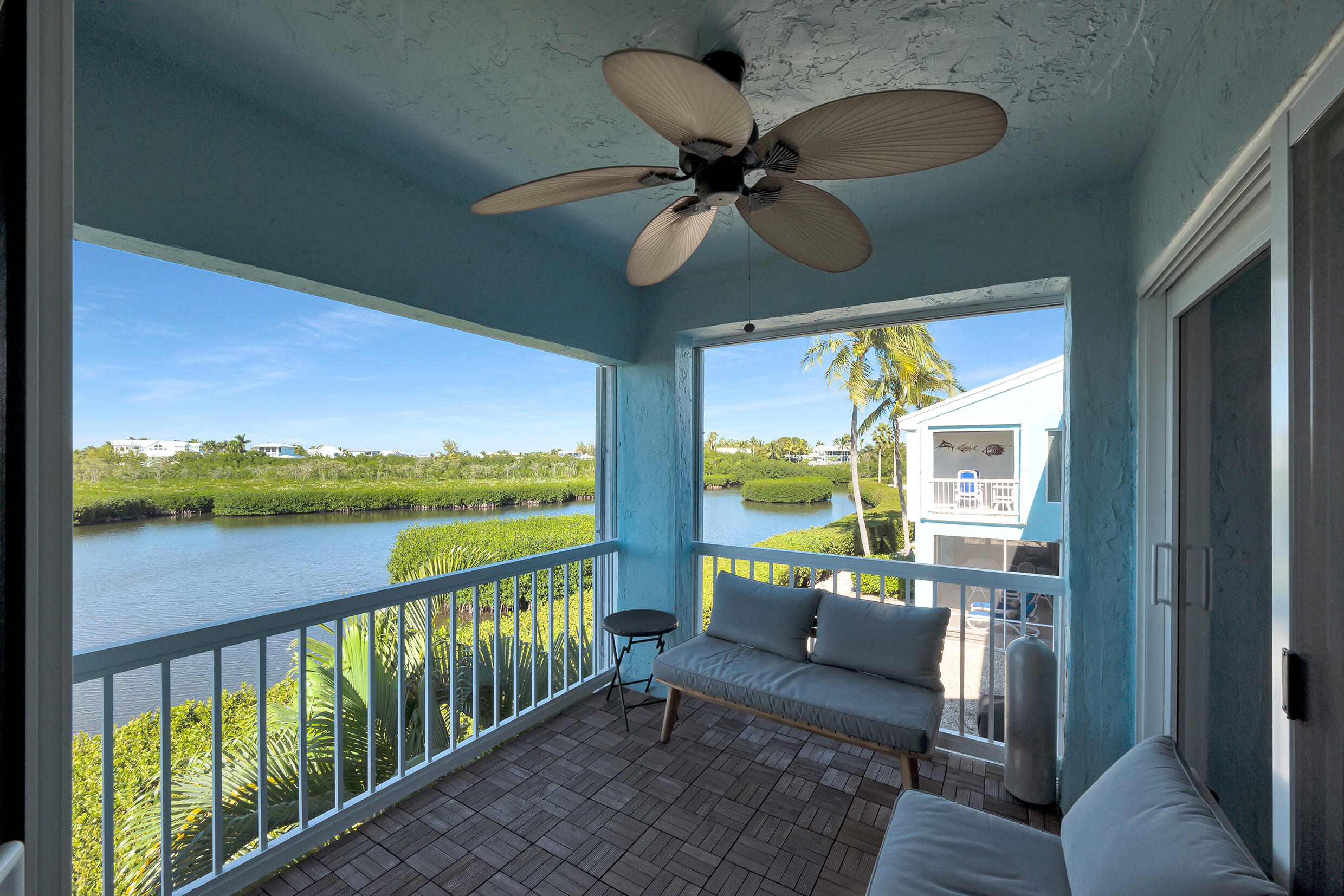 9826 Leeward Avenue Property Photo 22