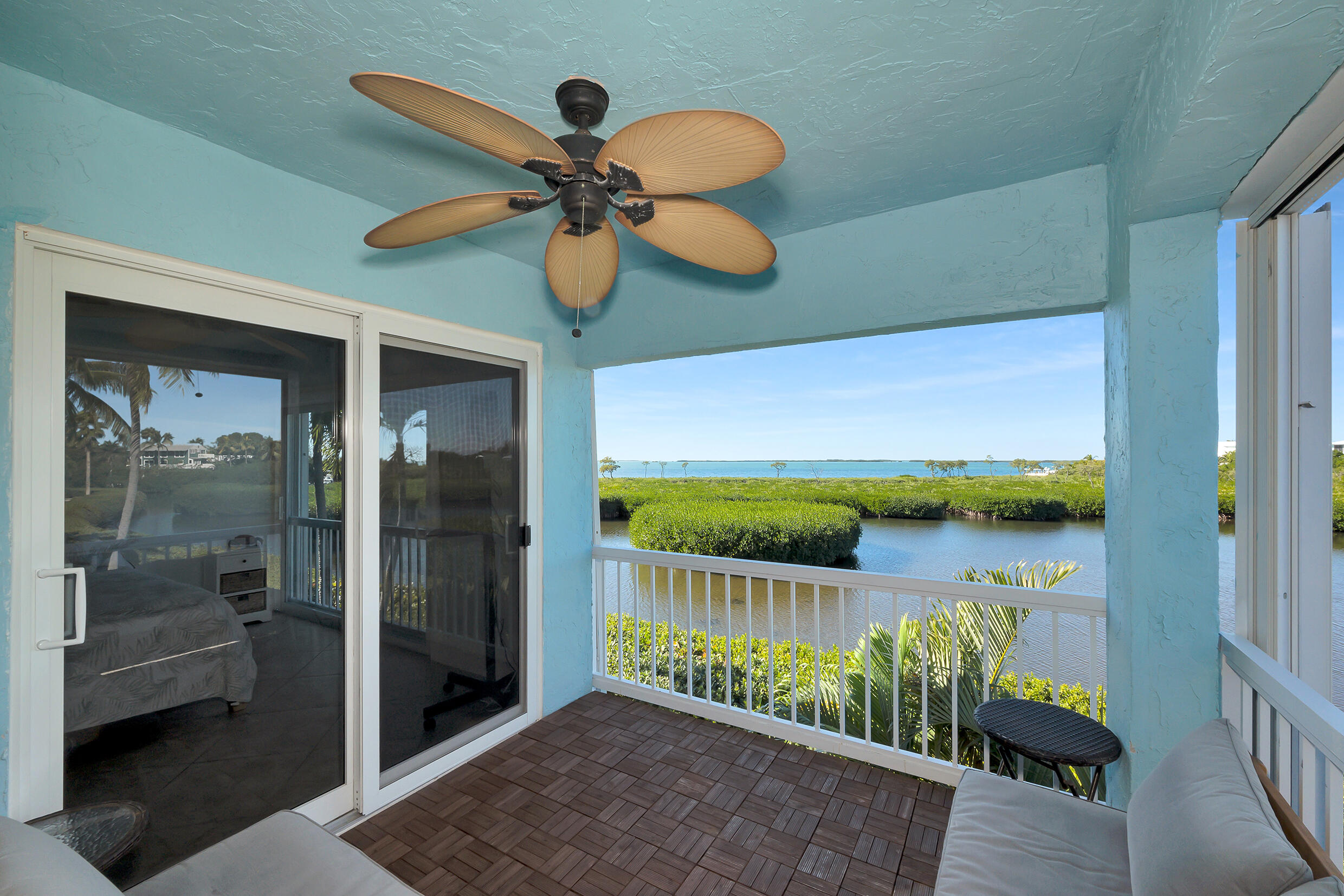 9826 Leeward Avenue Property Photo 23