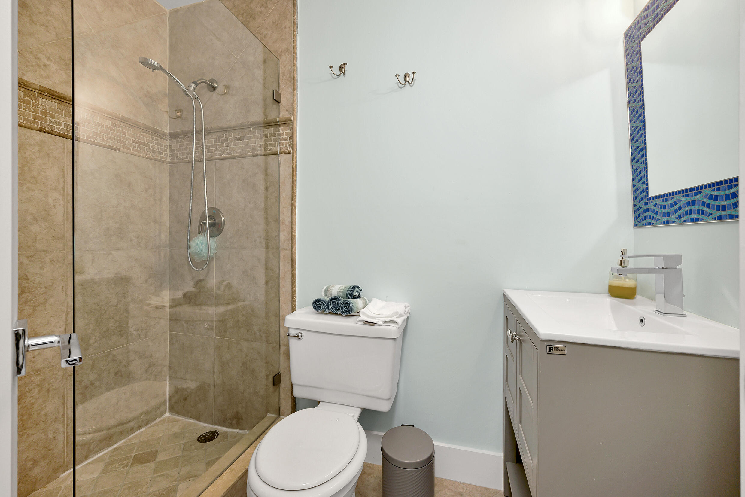9826 Leeward Avenue Property Photo 26