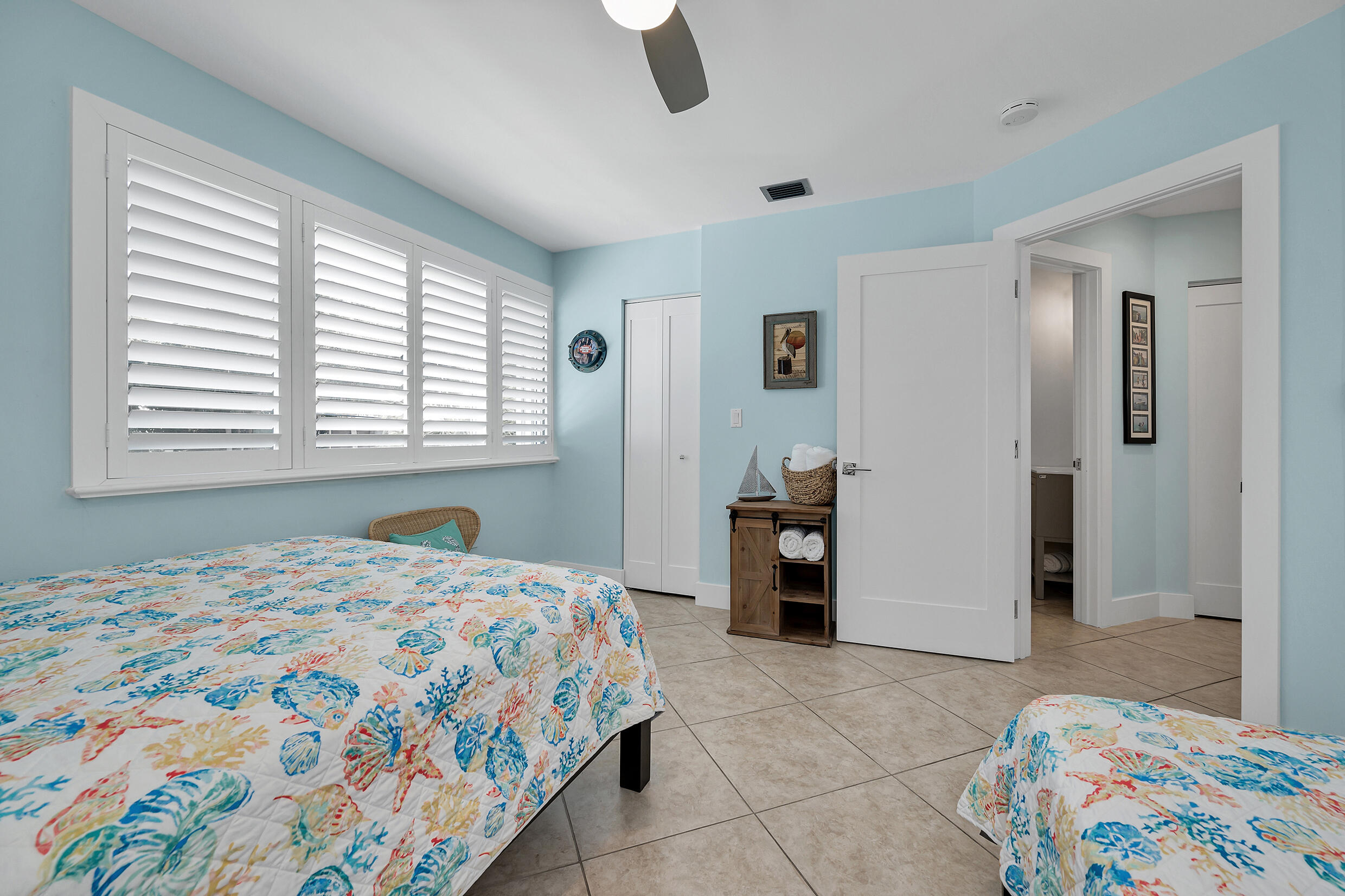 9826 Leeward Avenue Property Photo 28