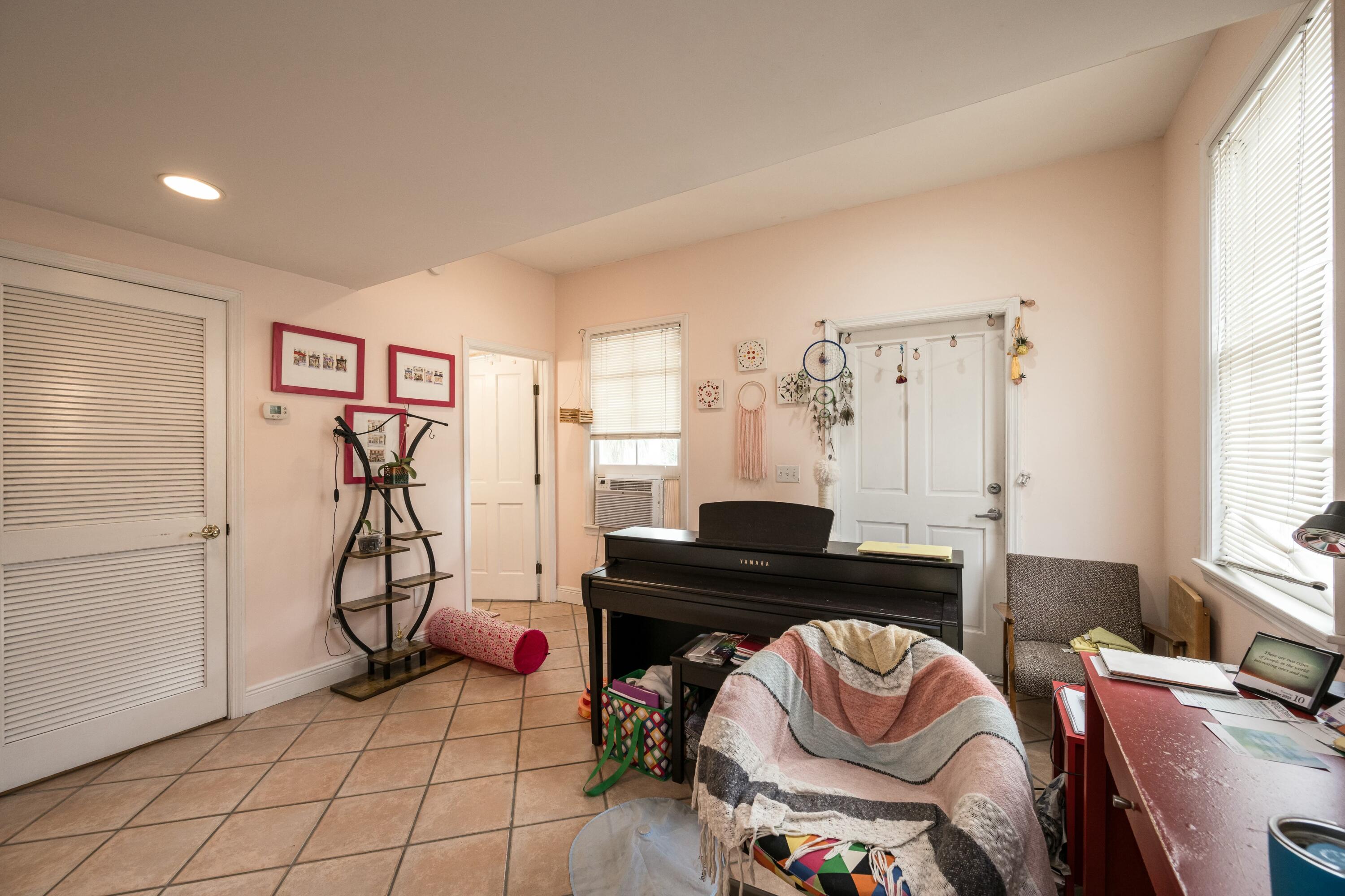 405 Petronia Street Property Photo 14