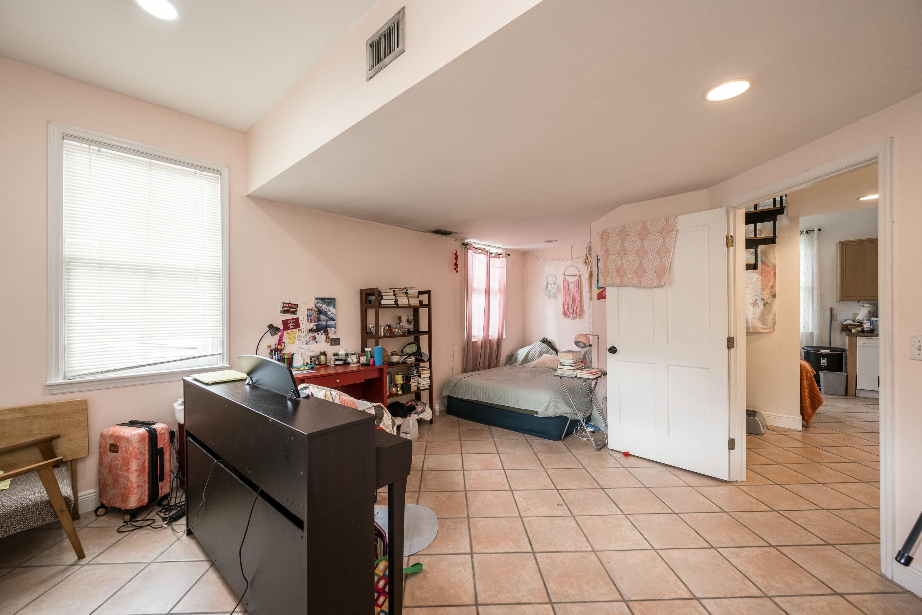 405 Petronia Street Property Photo 15