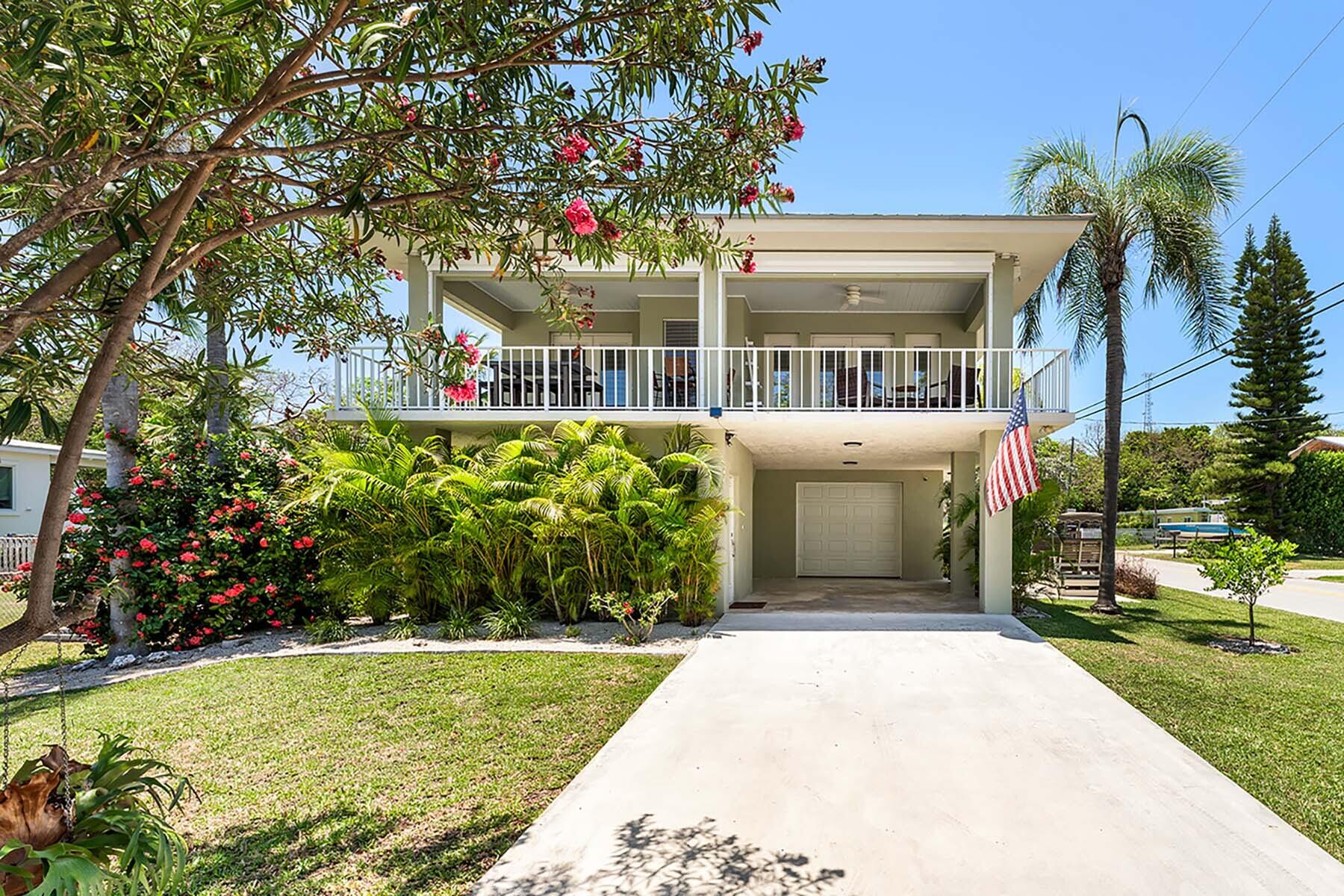 221 Tarpon Street Property Photo 1