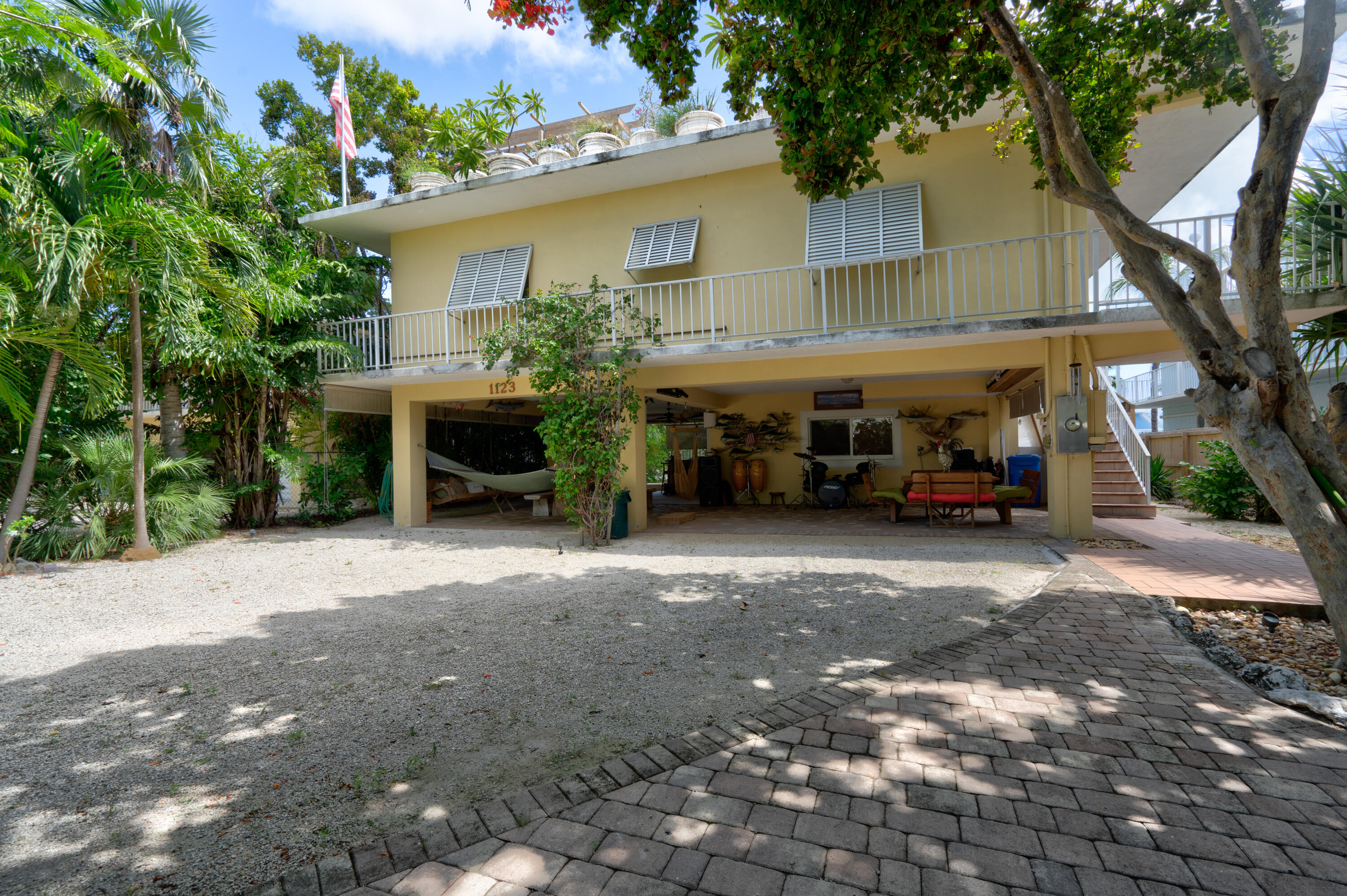 1123 Grand Street Property Photo 6