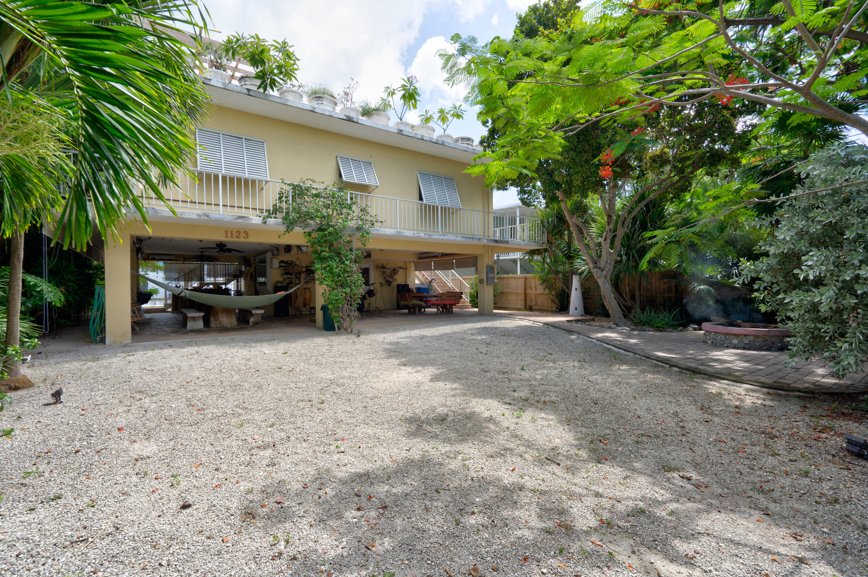 1123 Grand Street Property Photo 15
