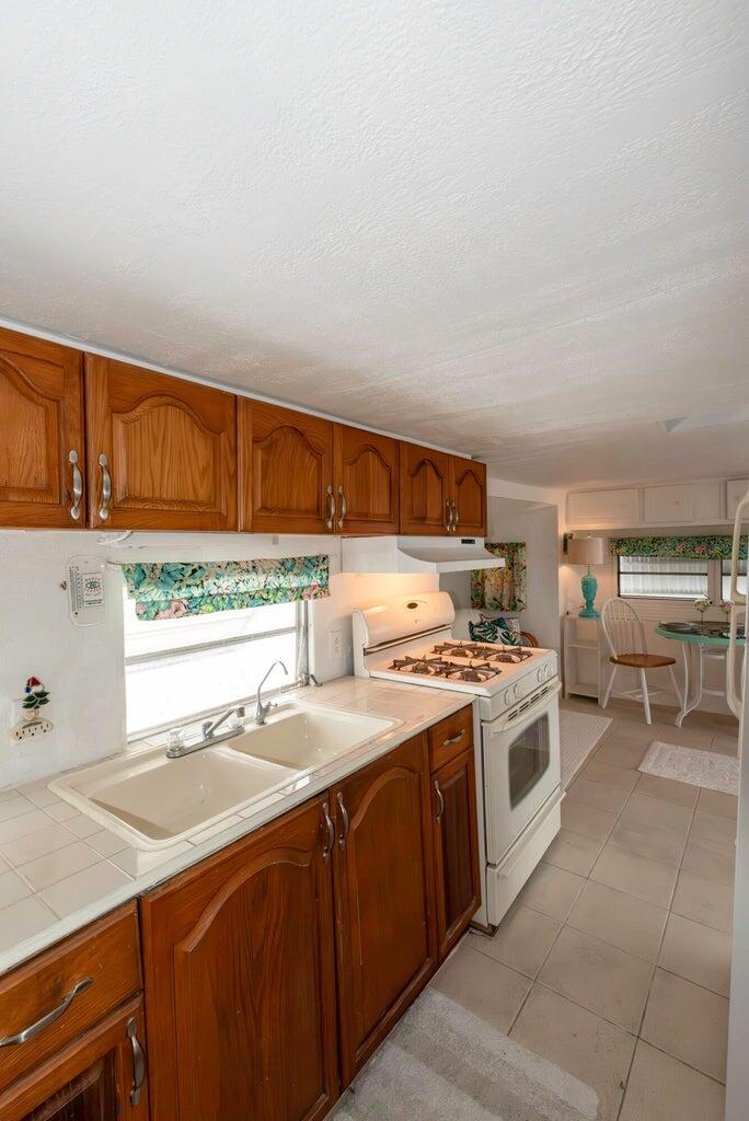 701 Spanish Main Drive, 457 Property Photo 10