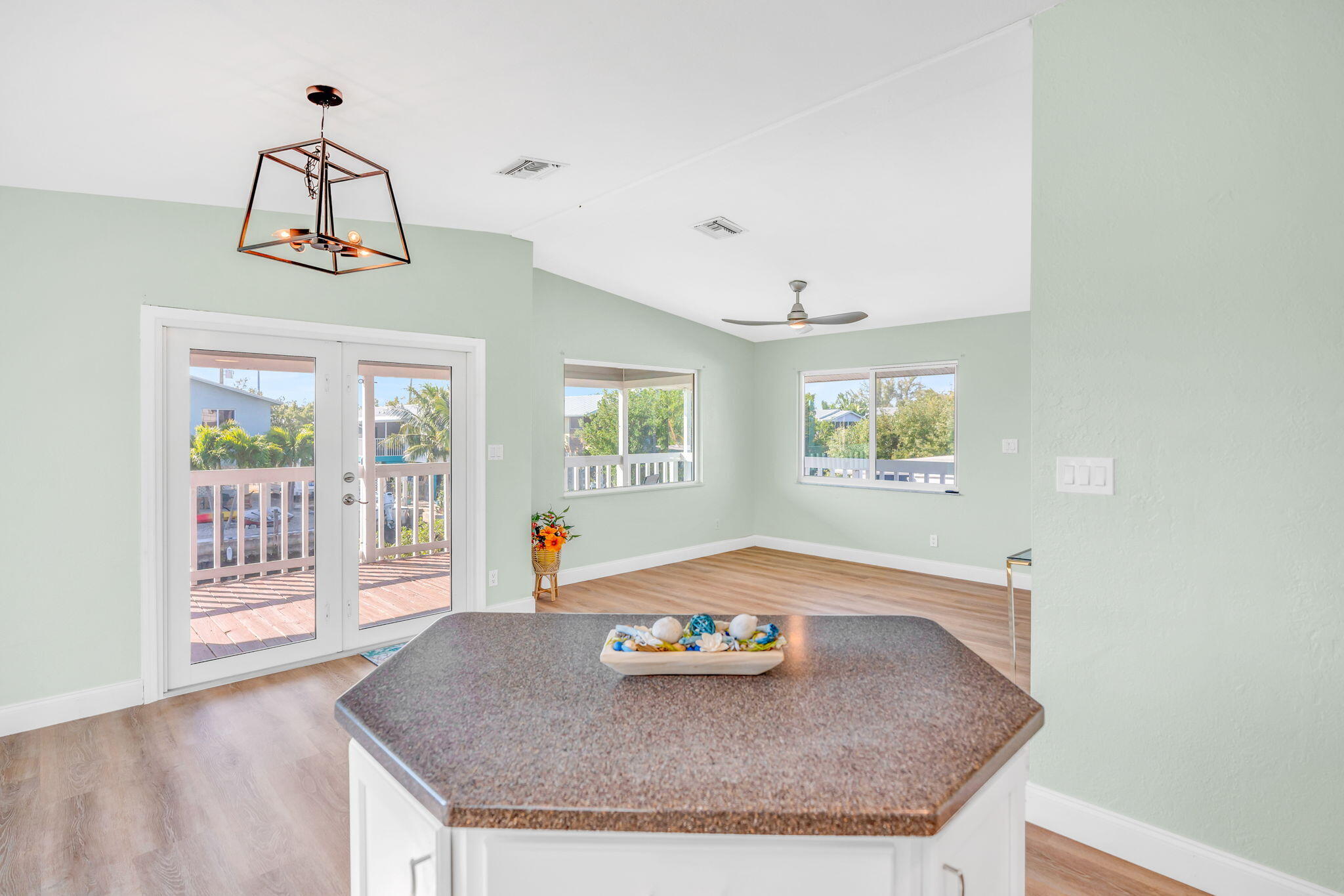 29048 Iris Drive Property Photo 12