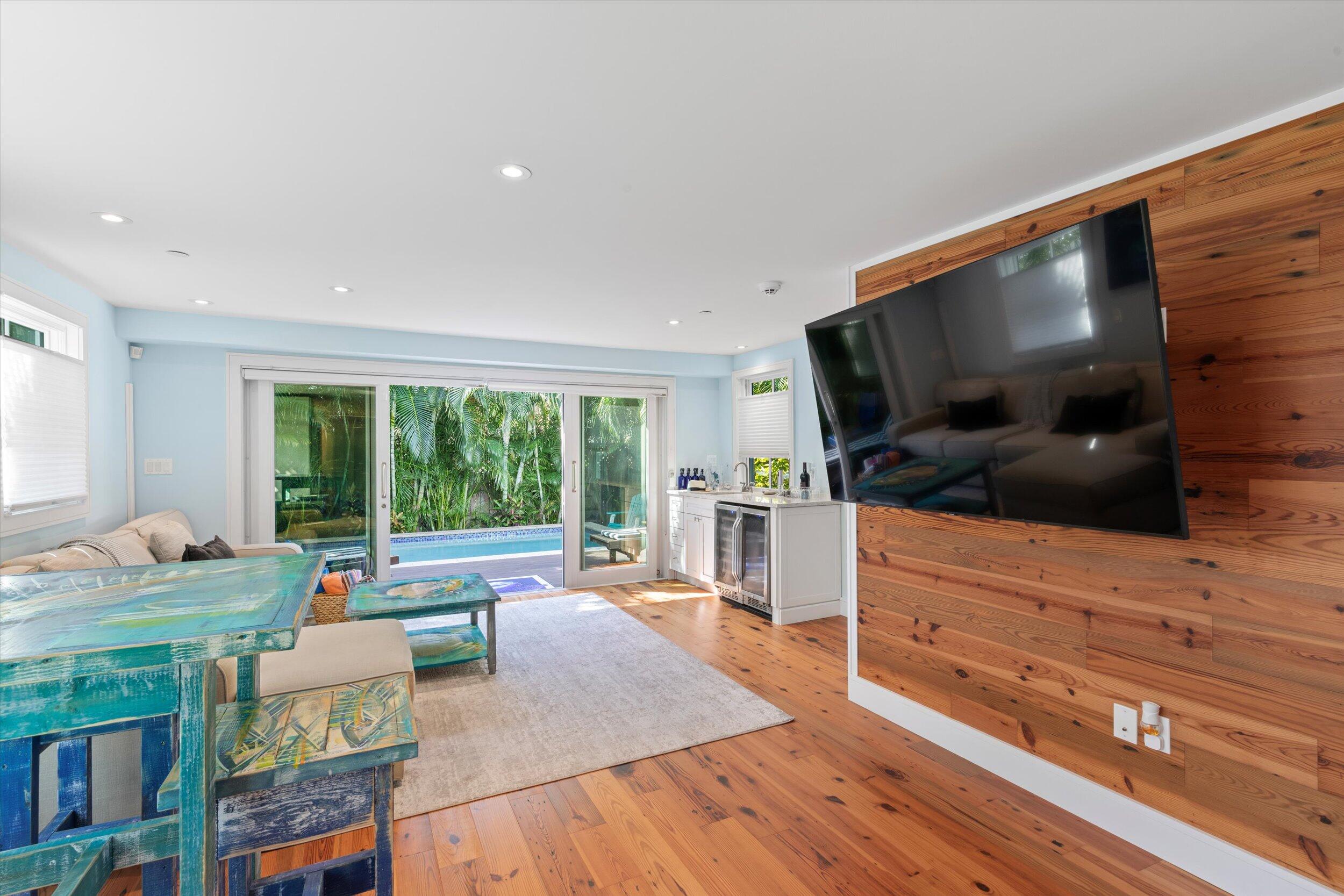 312 Margaret Street Property Photo 14