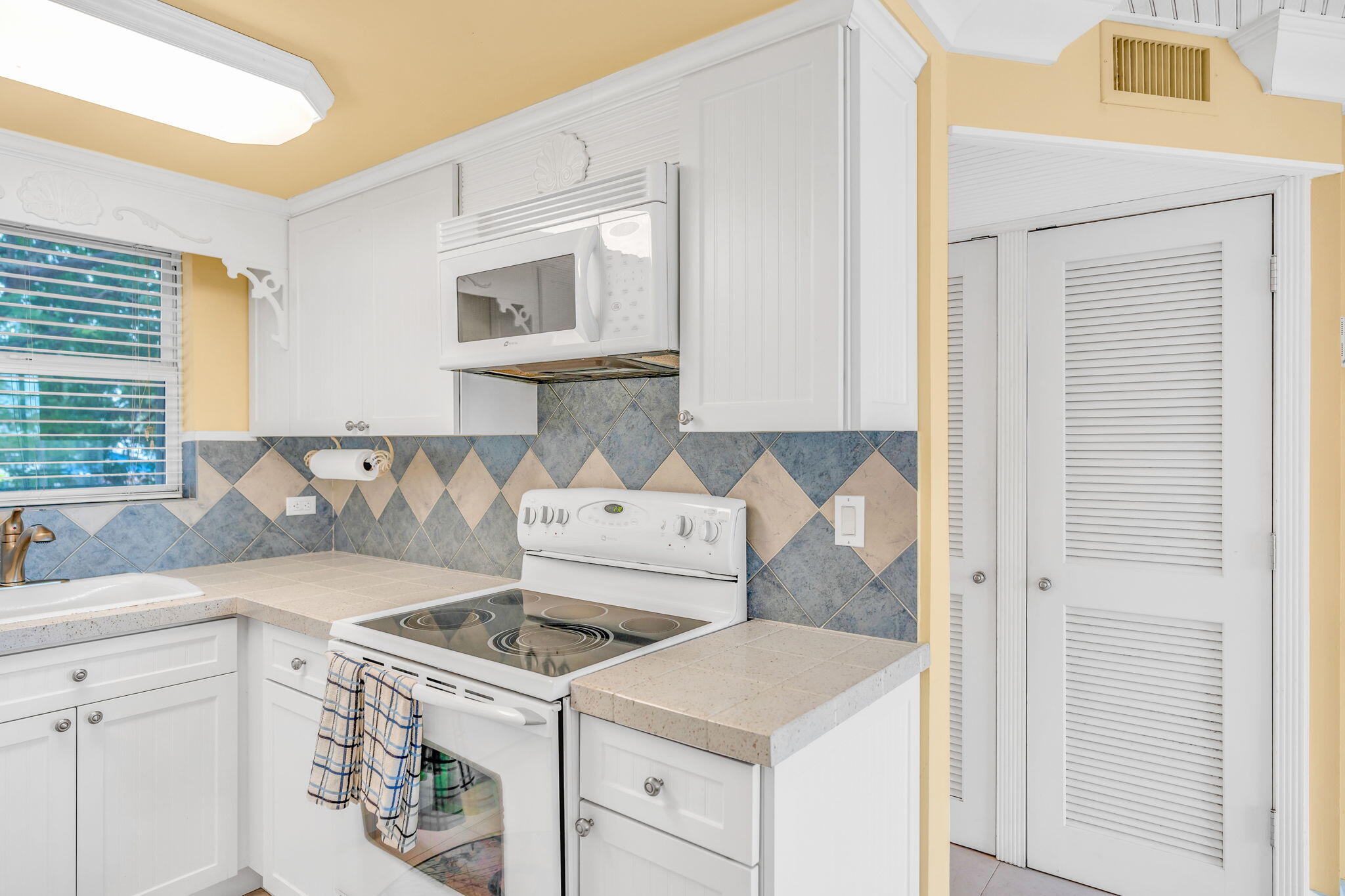 200 Harborview Drive, 101 Property Photo 8
