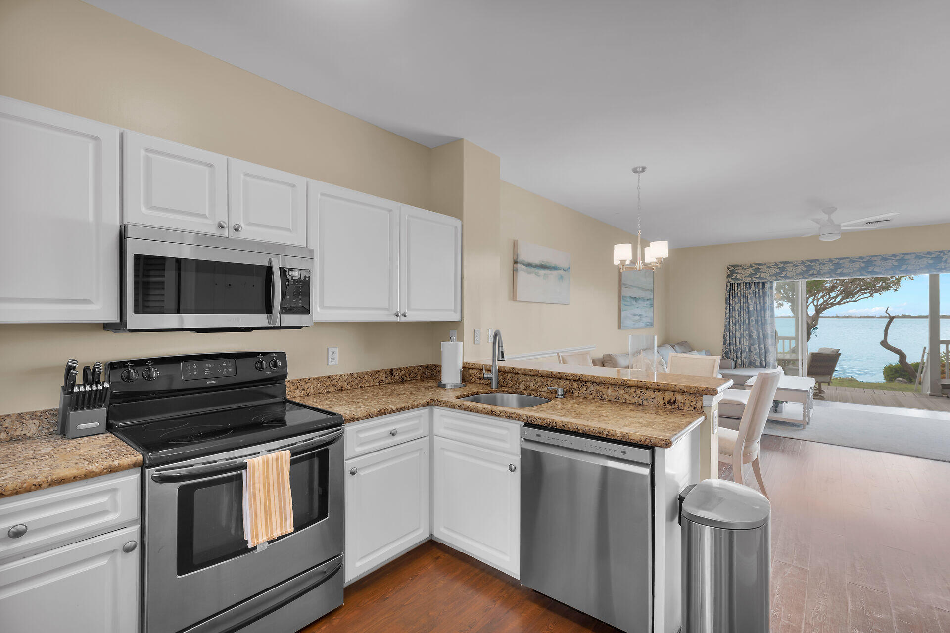 5018 Sunset Village Drive, D-050 Property Photo 7