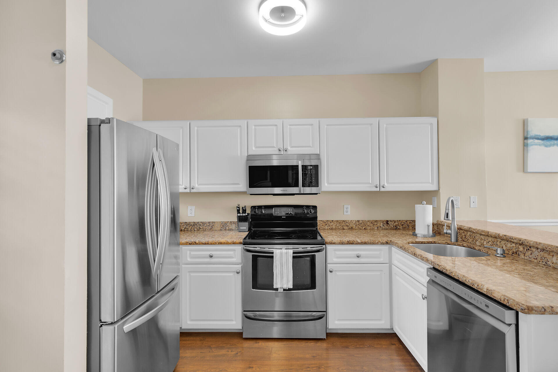 5018 Sunset Village Drive, D-050 Property Photo 8